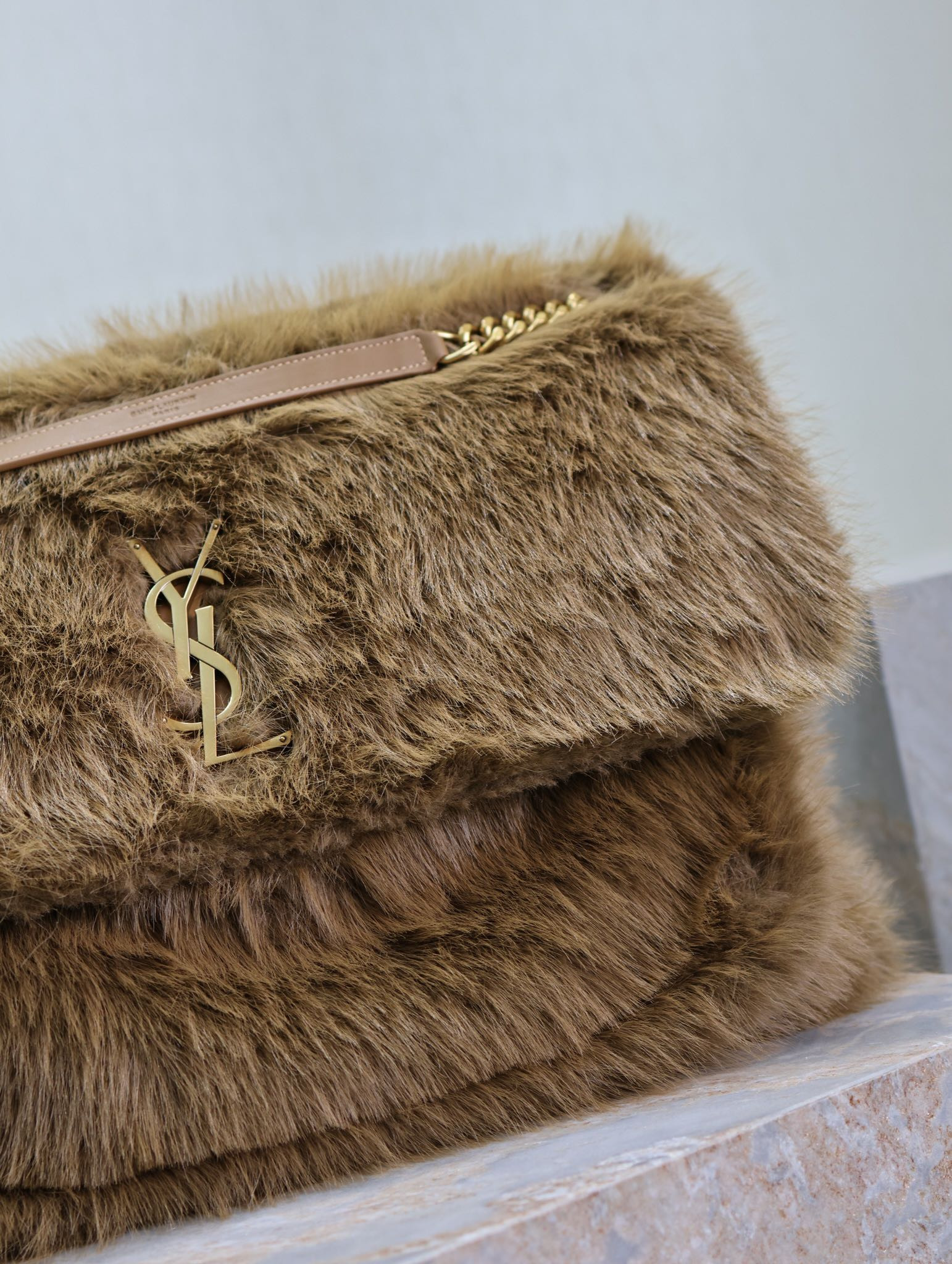 Y*L niki large in shearling 47 x 34 x 16 cm
