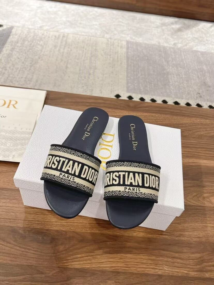 ua D*or dway slide