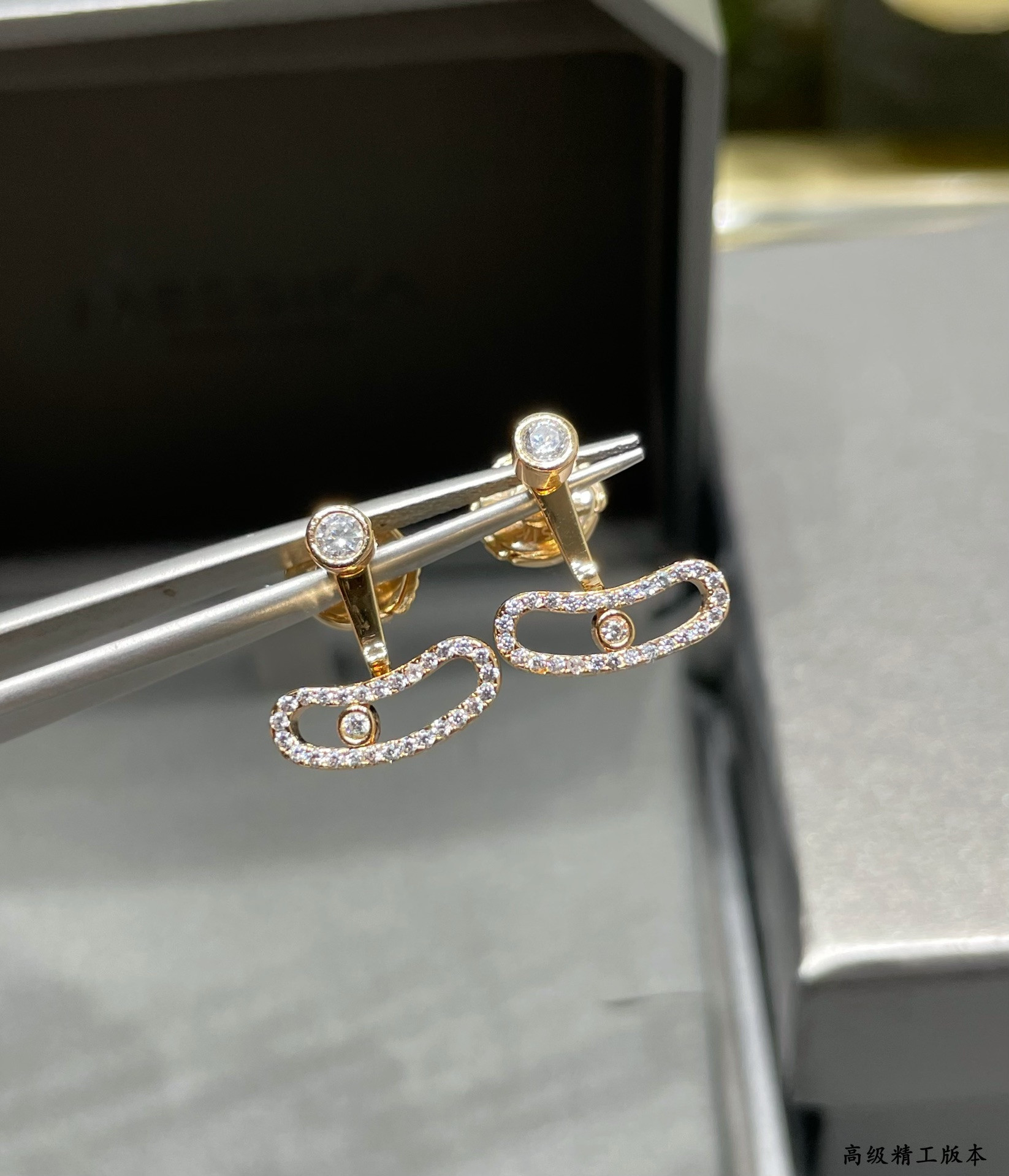 messika curved single Di*m*nd stud earrings