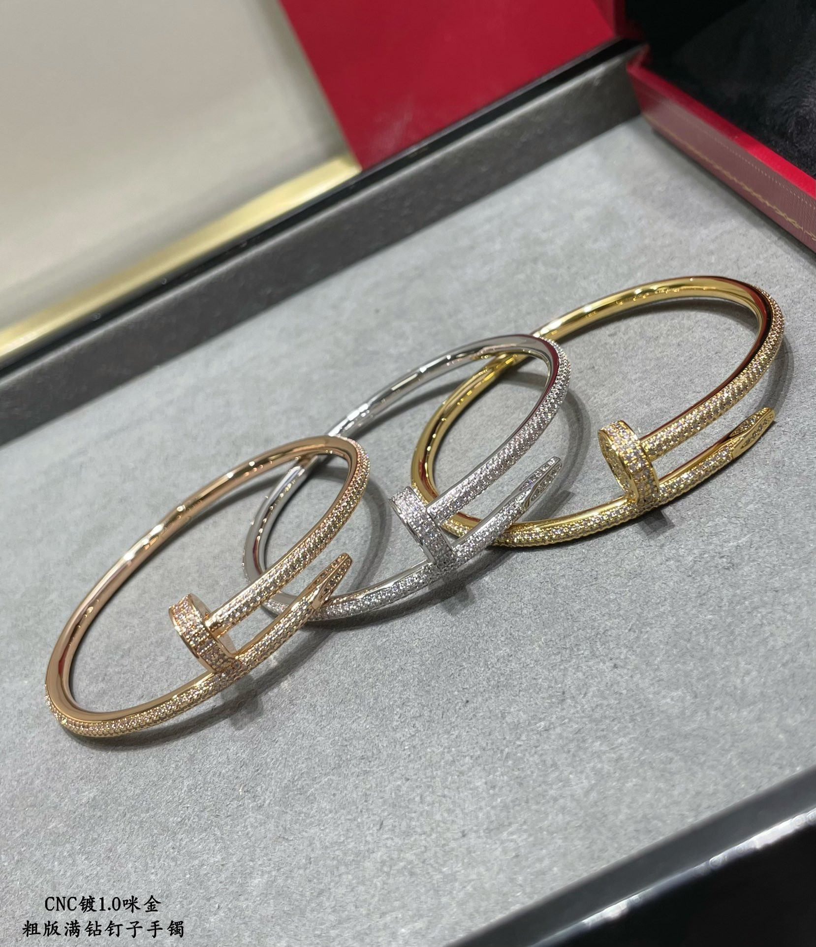 ca*t*er thick Di*m*nd nail bracelet