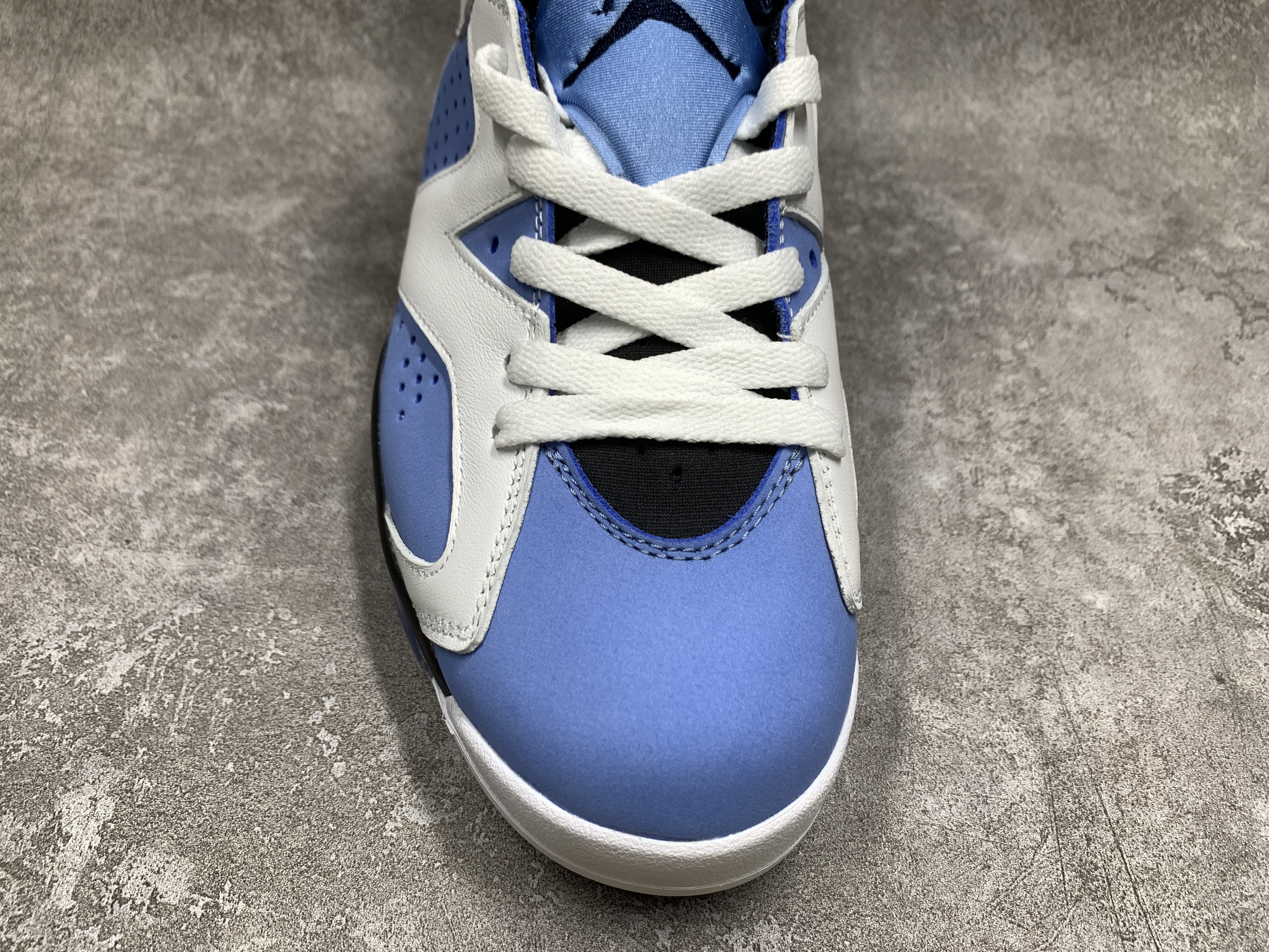 Air Jordan 6 UNC