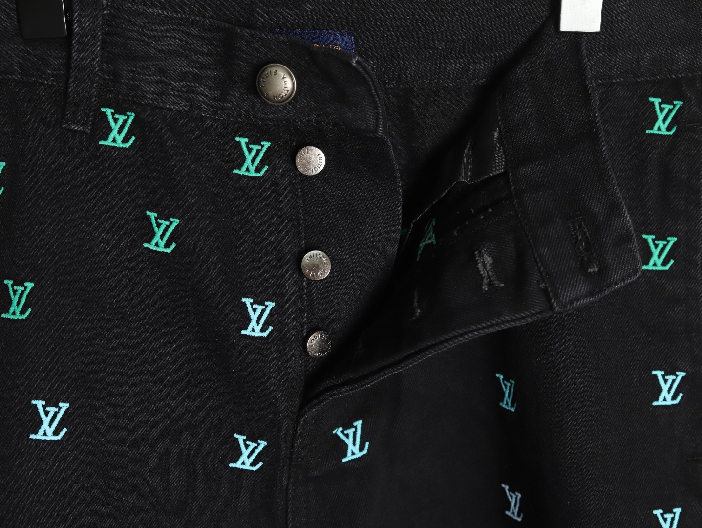 l0*is V*t0n lv shorts