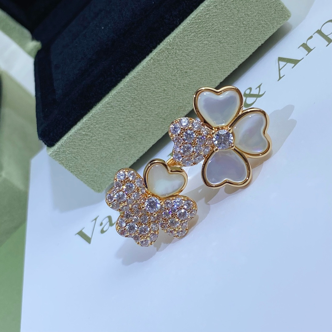 V*N CL*F & arpels four leaf clover ring