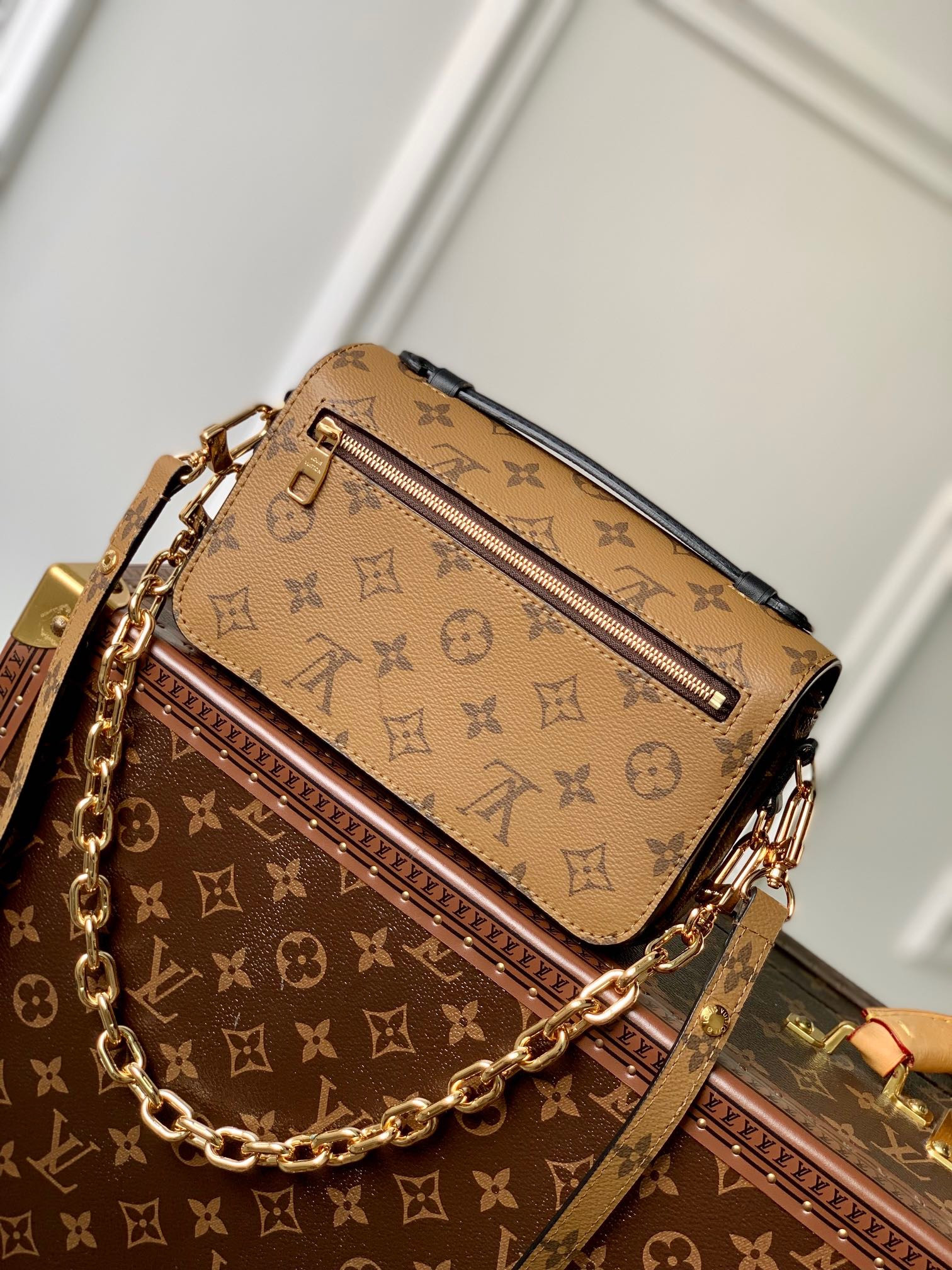 LV east west Metis M46279
