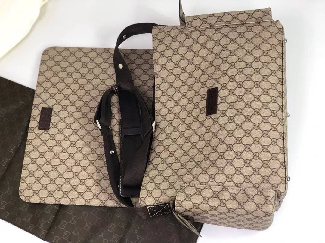 G*u*i gg plus diaper bag 44x28x14cm