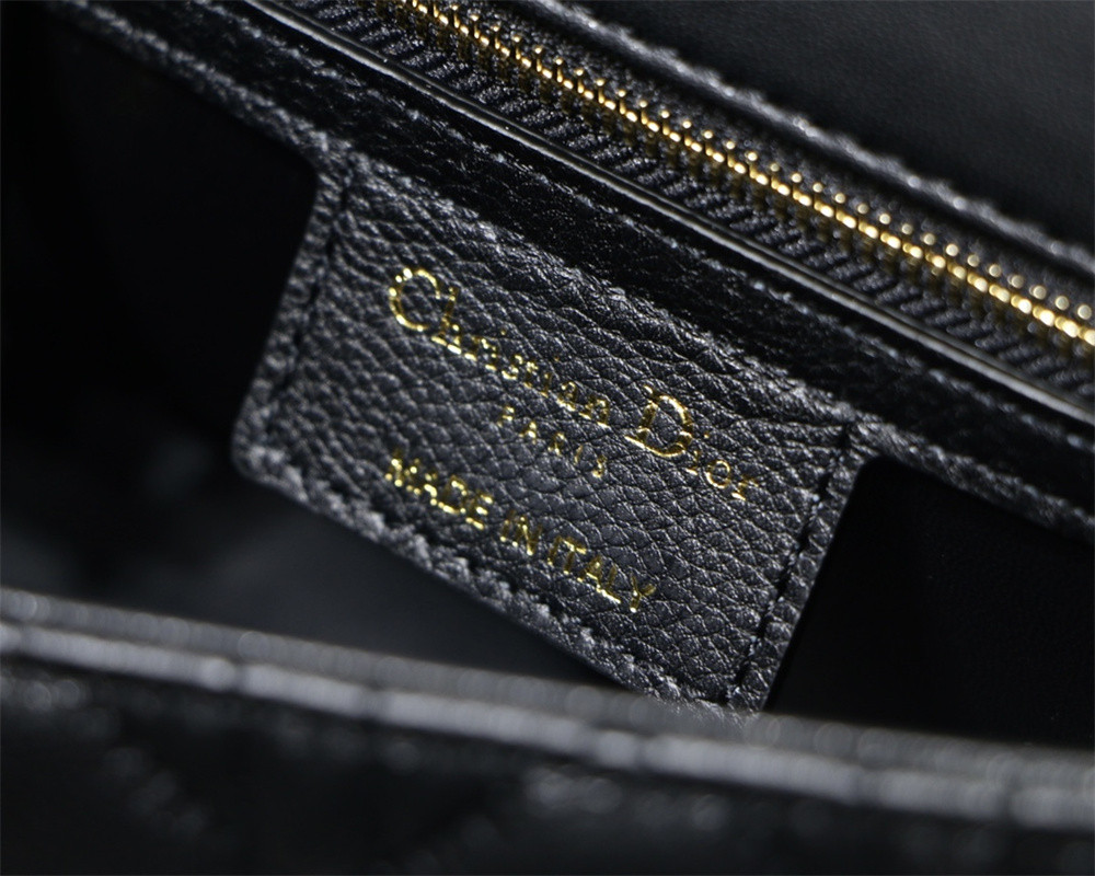 small d*or caro bag black S*pple cannage calfskin 20 x 12 x 7 cm