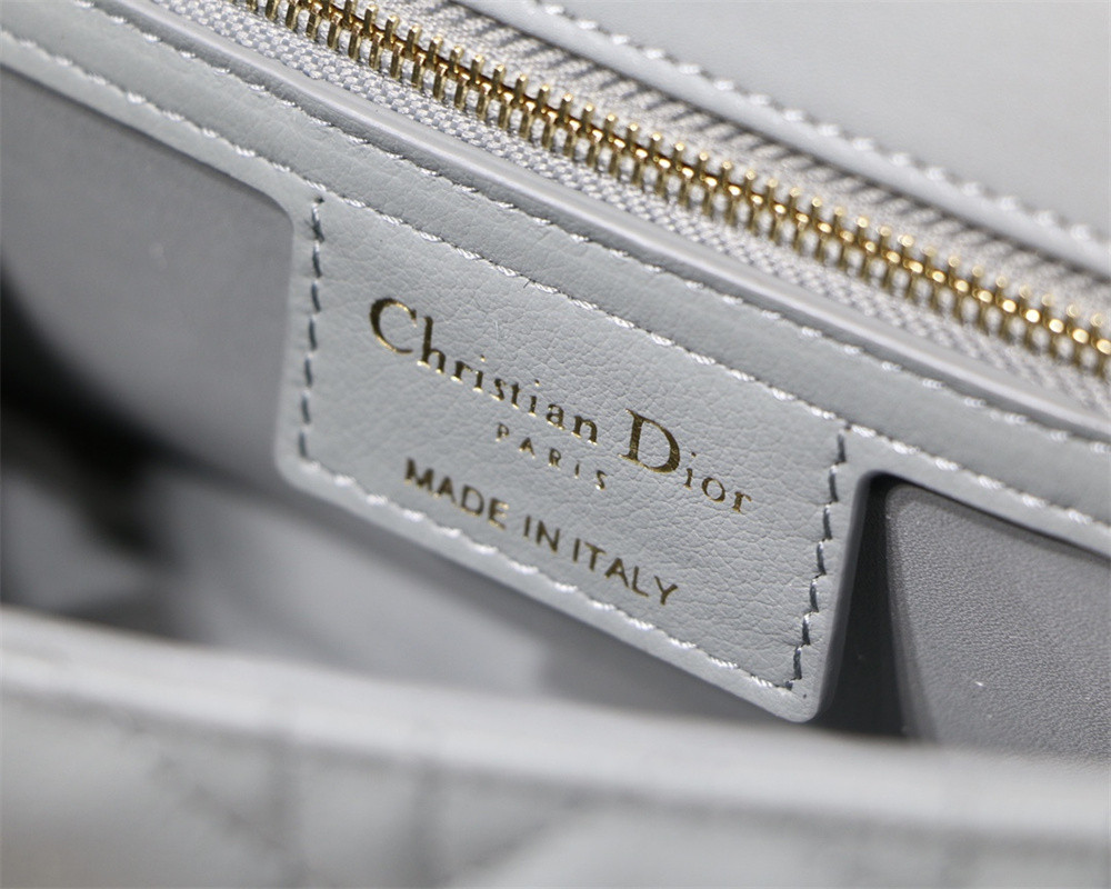 small d*or caro bag stone gray S*pple cannage calfskin 20 x 12 x 7 cm