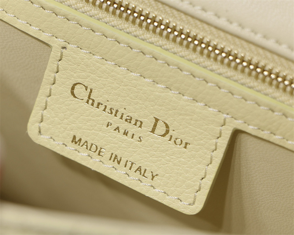 medium d*or caro bag light yellow S*pple cannage calfskin 25.5 x 15.5 x 8 cm