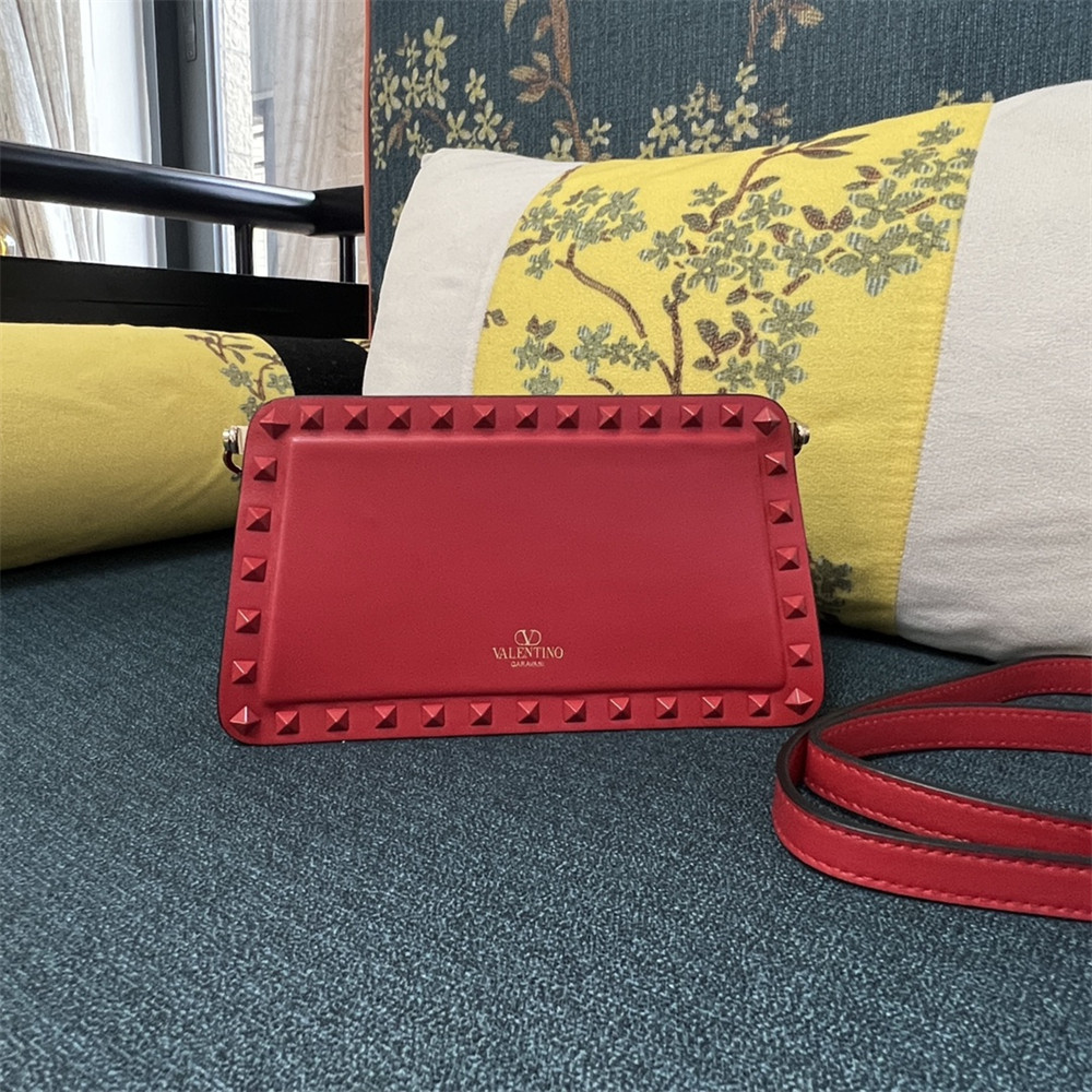 VALENTINO GARAVANI ROCKSTUD23 SMALL SMOOTH CALFSKIN SHOULDER BAG RED