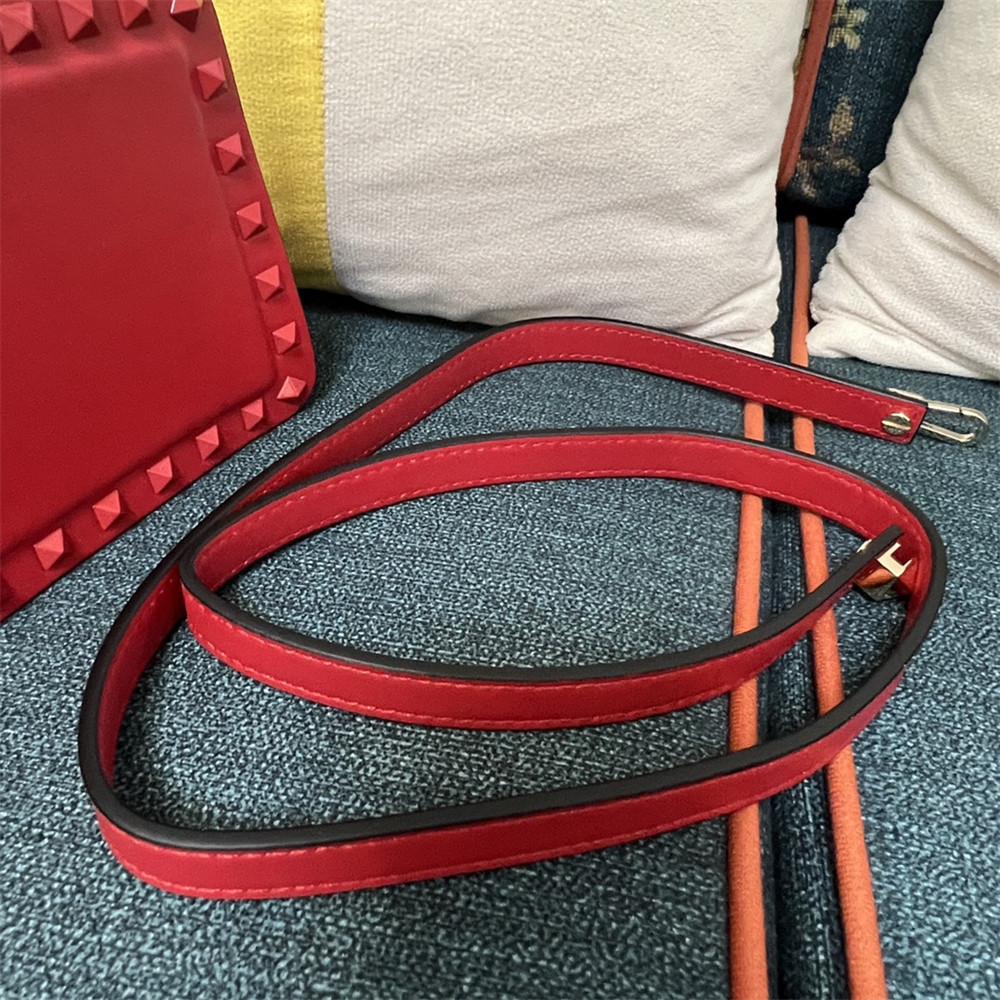 VALENTINO GARAVANI ROCKSTUD23 SMALL SMOOTH CALFSKIN SHOULDER BAG RED