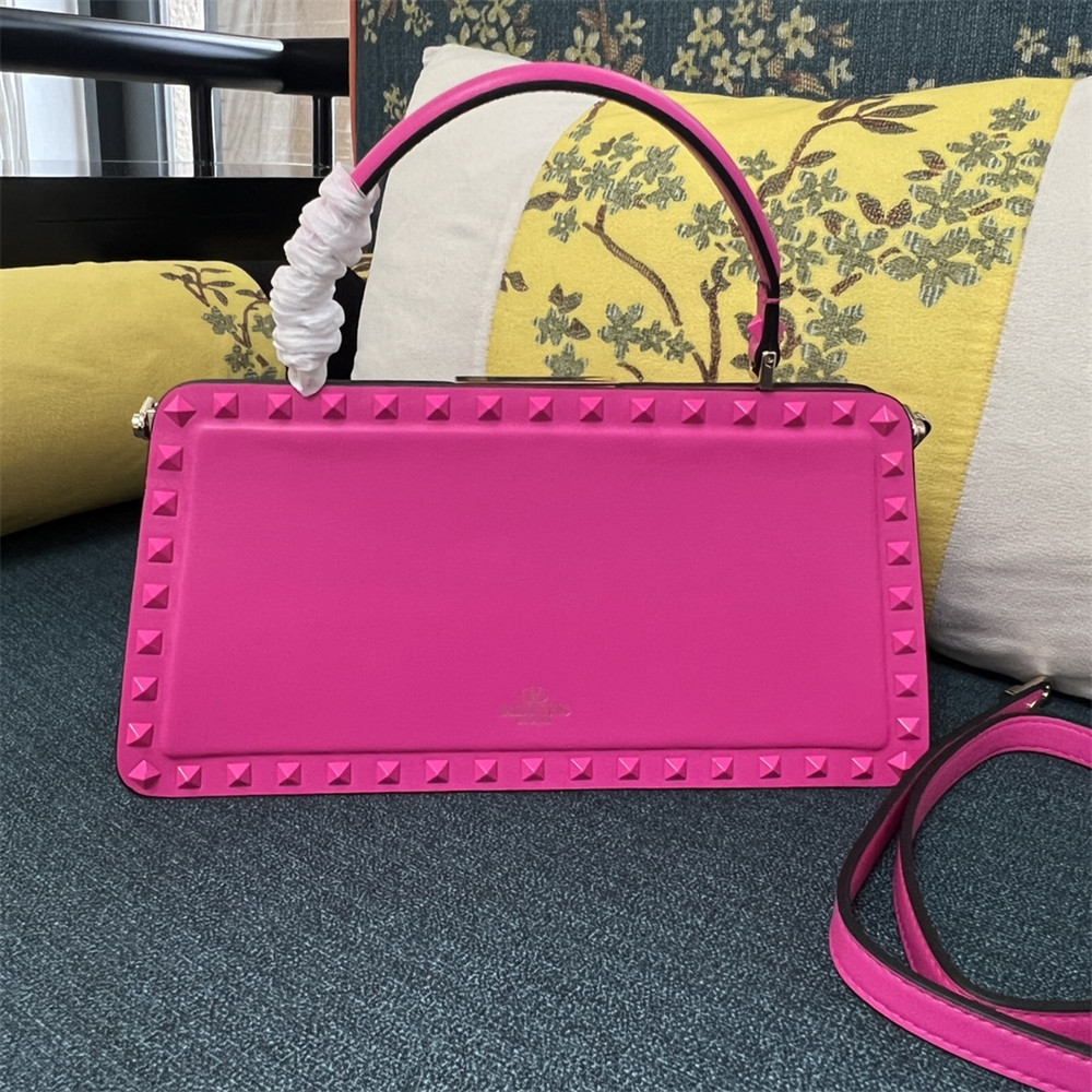 VALENTINO GARAVANI ROCKSTUD23 smooth calfskin handbag