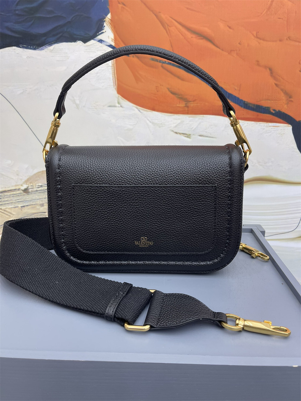 VALENTINO GARAVANI ALLTIME GRAINY CALFSKIN SHOULDER BAG BLACK 23.5x18X8cm