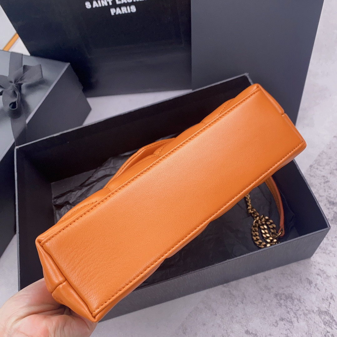 Y*L puffer in leather orange 23 x 15.5 x 5.8 cm