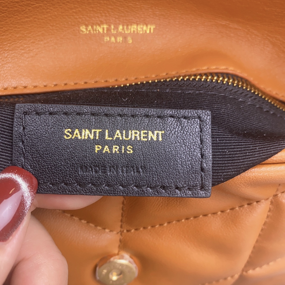 Y*L puffer in leather orange 23 x 15.5 x 5.8 cm