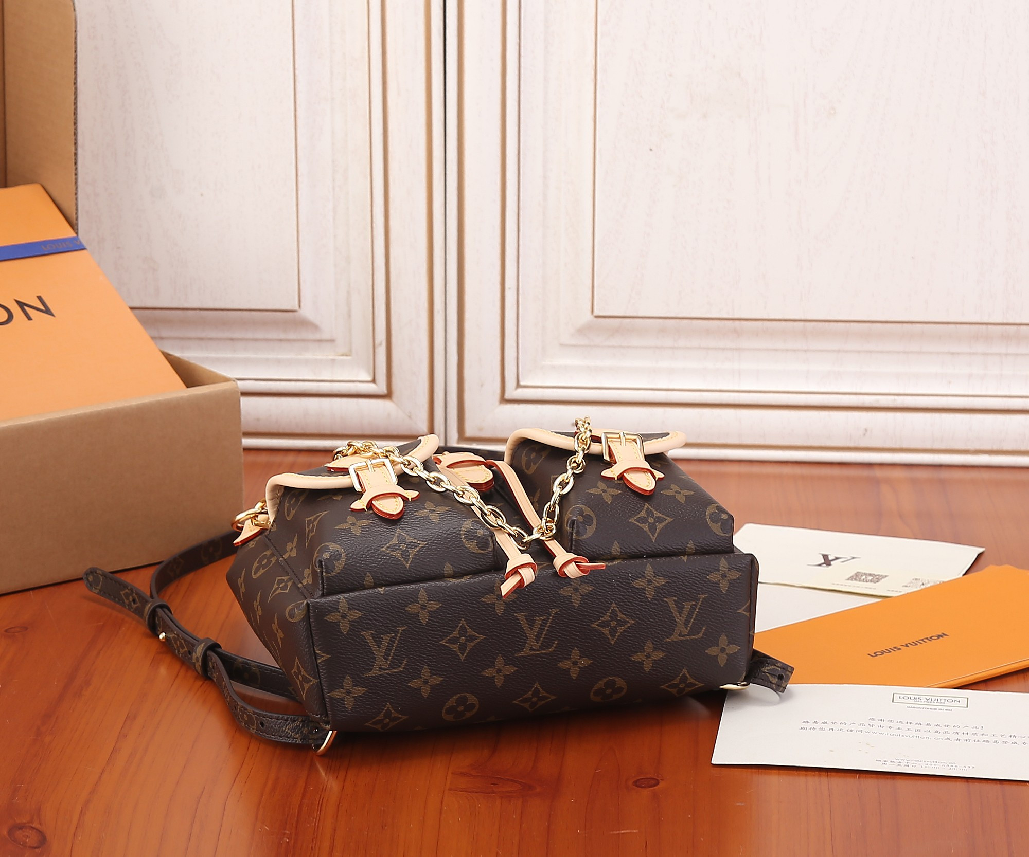 LV Excursion PM M46932 8.3 x 9.1 x 3.9 inches
