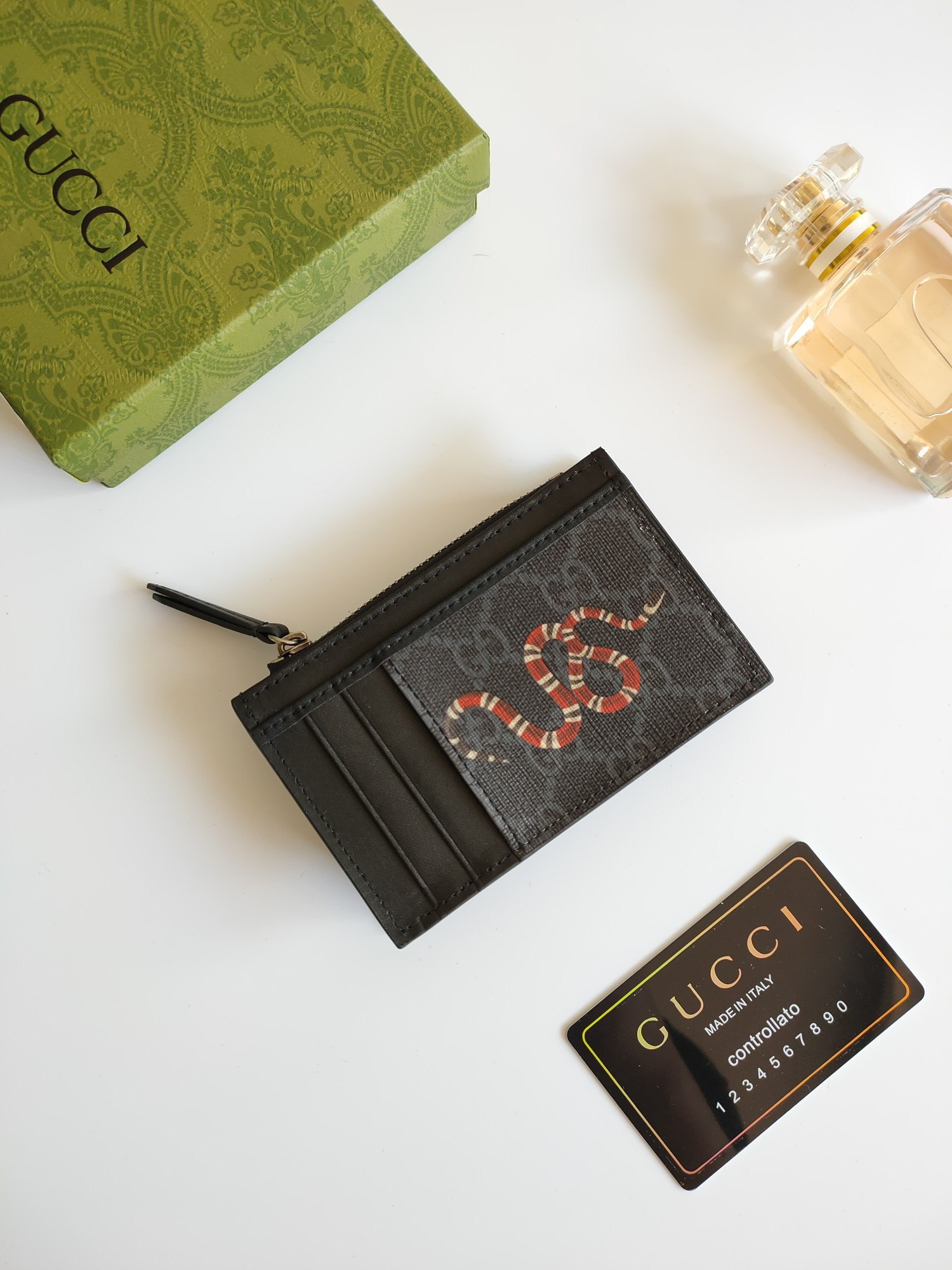 G*u*i gg  card case wallet