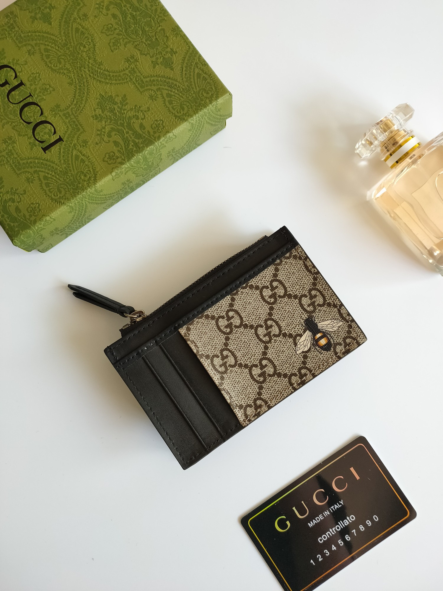 G*u*i gg  card case wallet