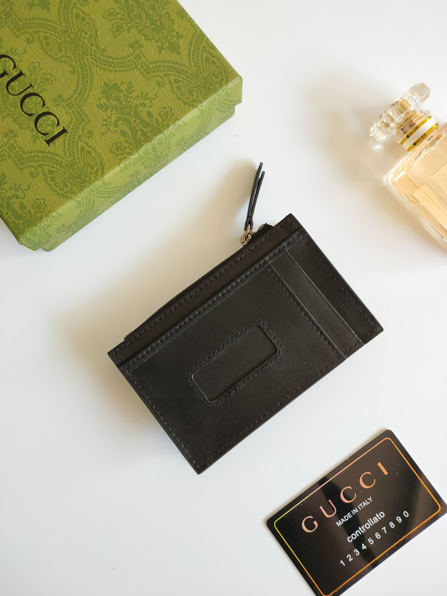G*u*i gg  card case wallet