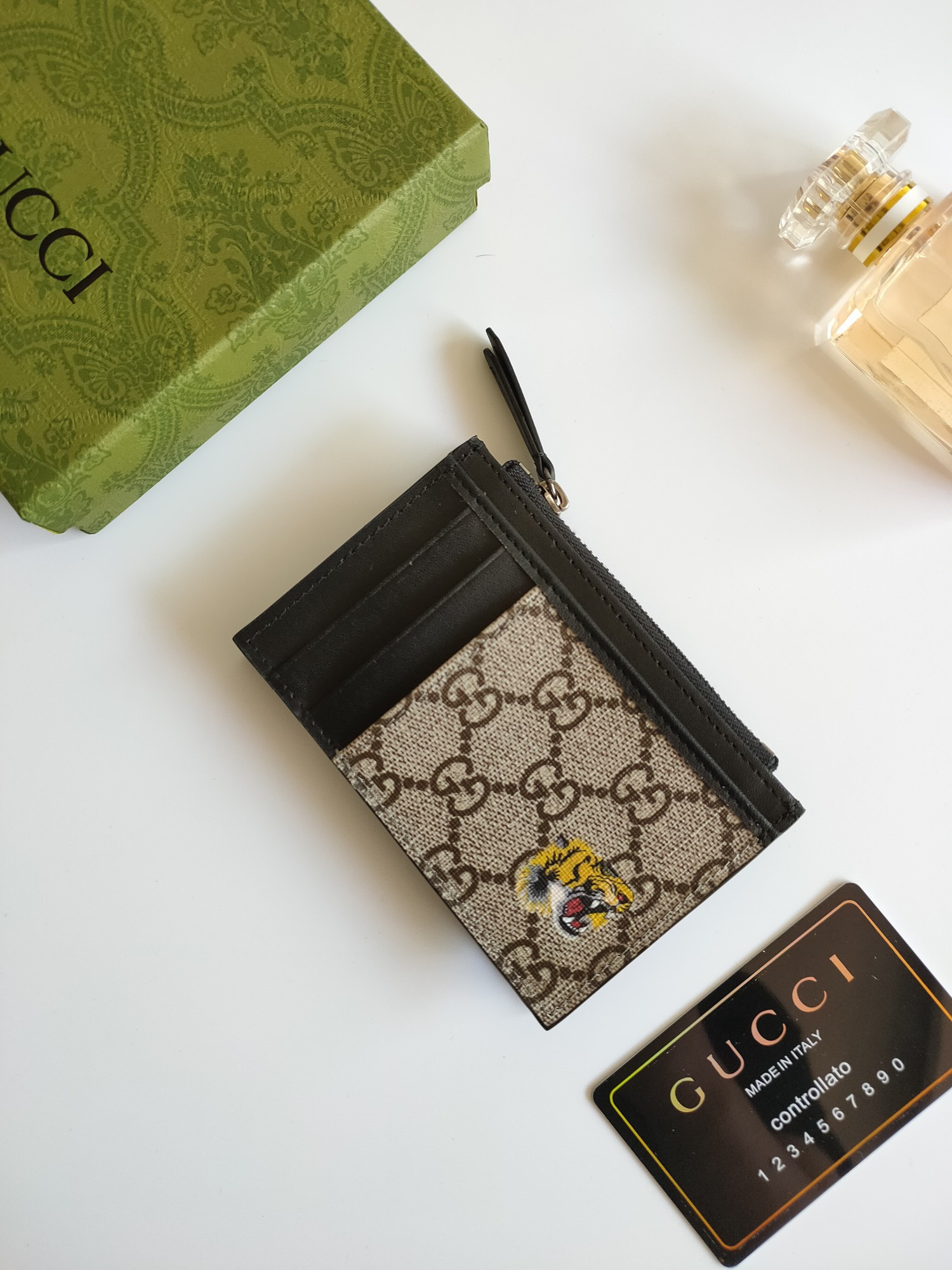 G*u*i gg  card case wallet