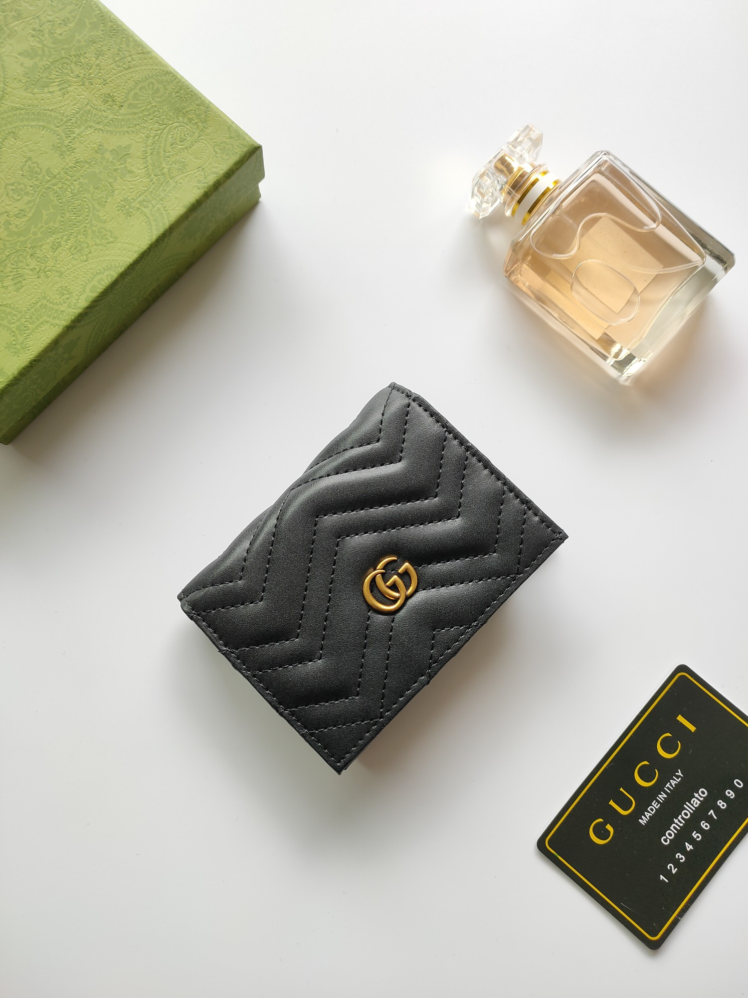 G*u*i gg  card case wallet