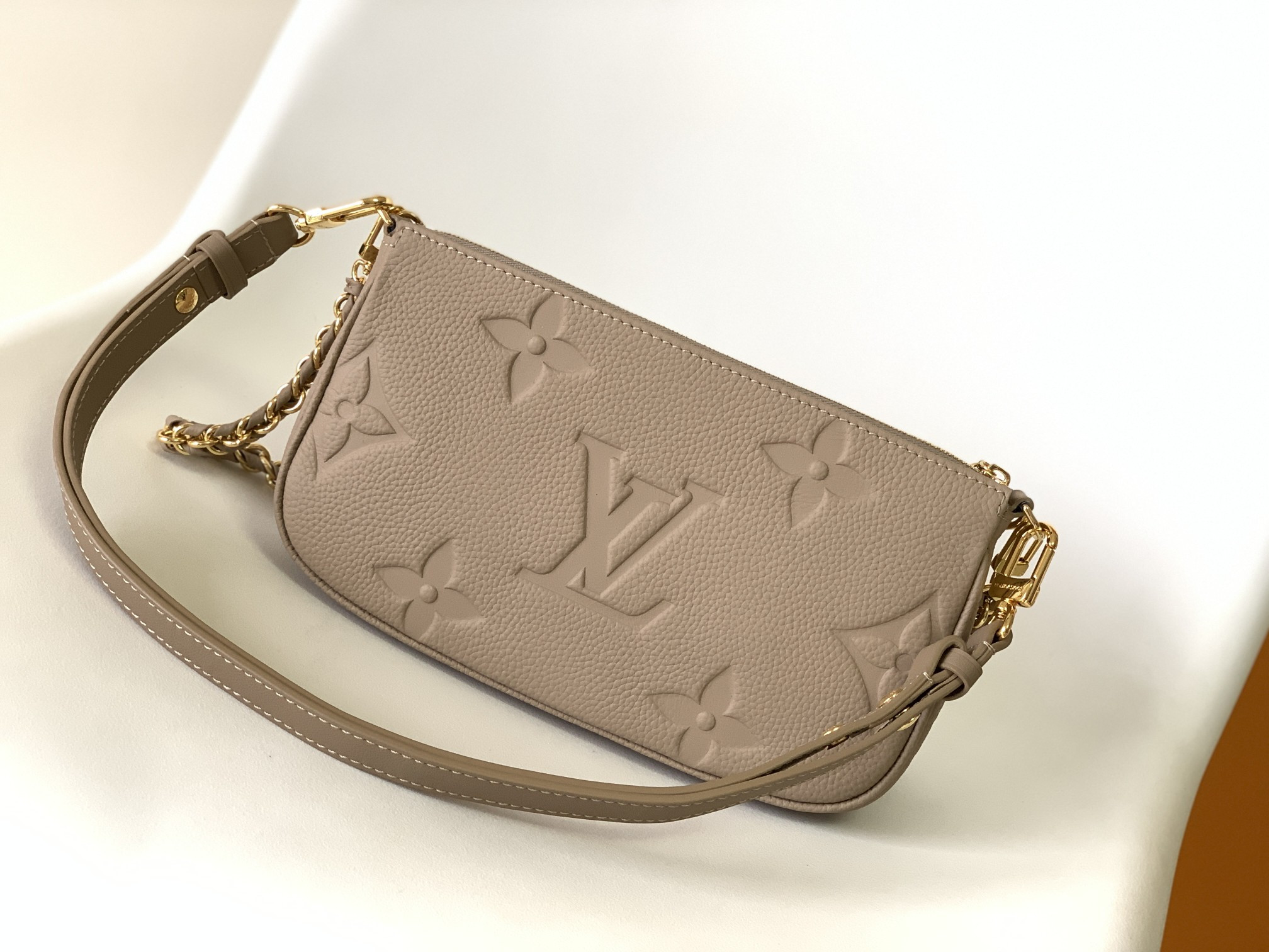 l0*is V*t0n multi pochette accessoires gray 9.4 x 5.3 x 1.6 inches