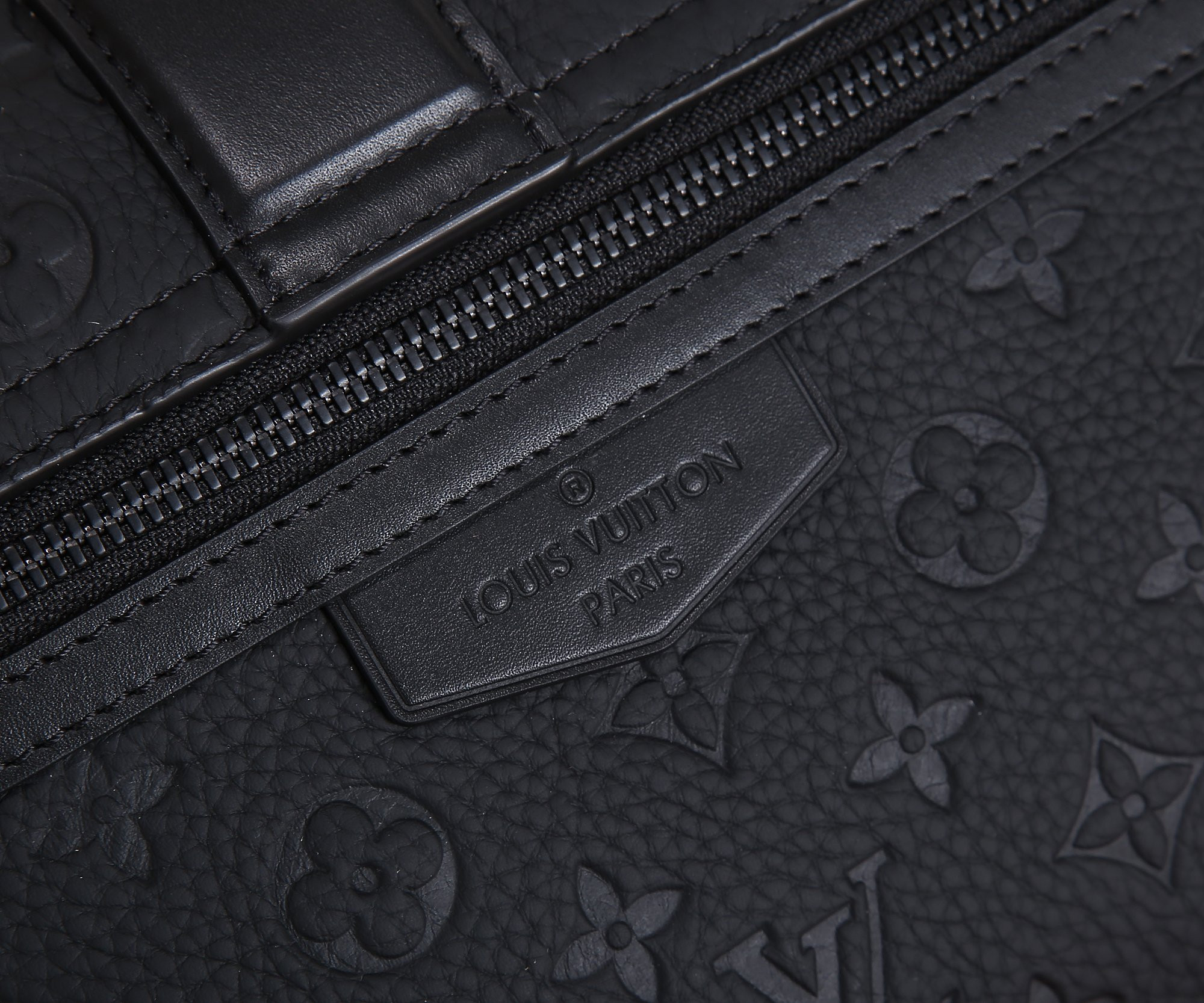 LV S-Cape Messenger M23741 28x16x10cm