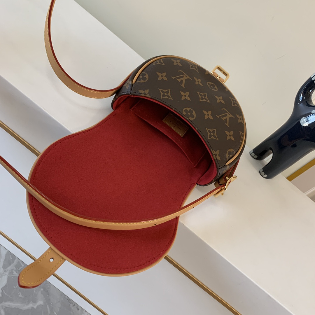 LV M44860 18 x 15 x 8 CM