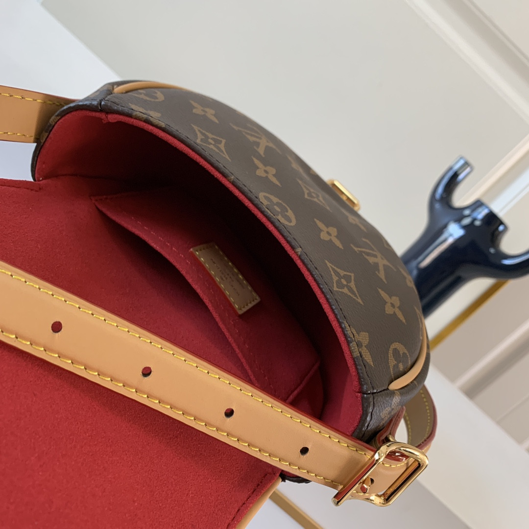 LV M44860 18 x 15 x 8 CM