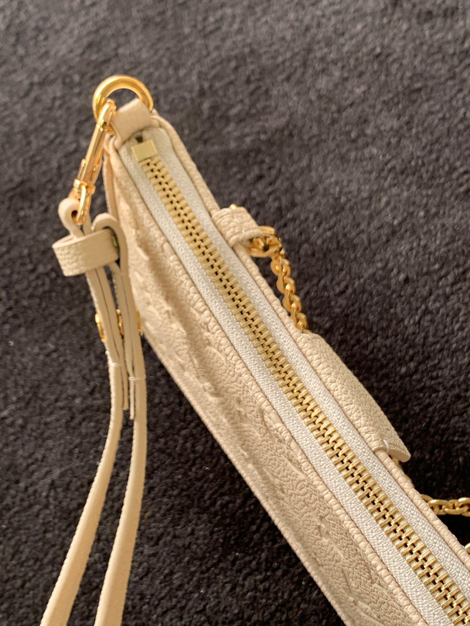 LV EASY POUCH ON STRAP M81066 7.5 x 4.5 x 1.2 inches