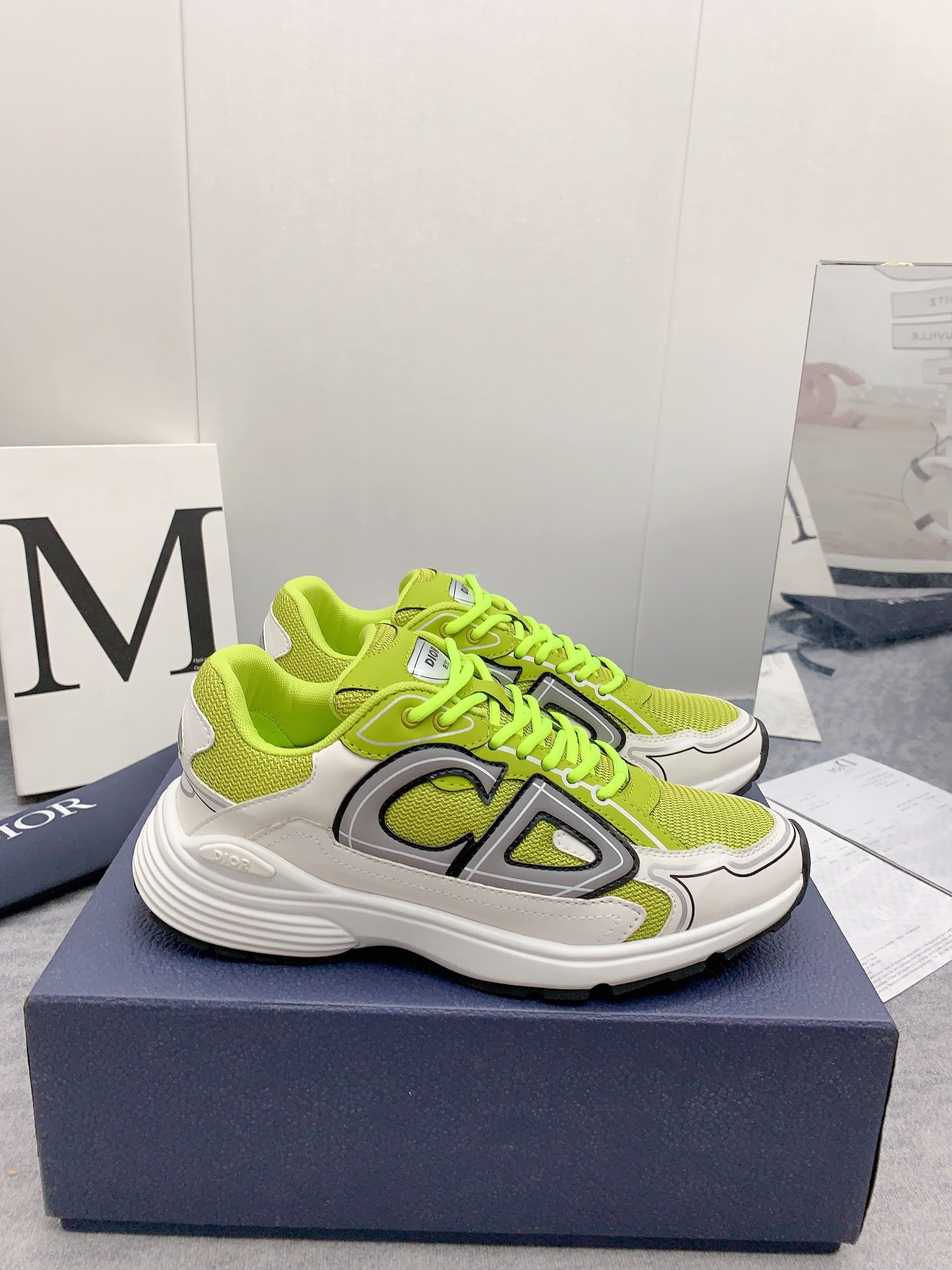 ua D*or b30 yellow