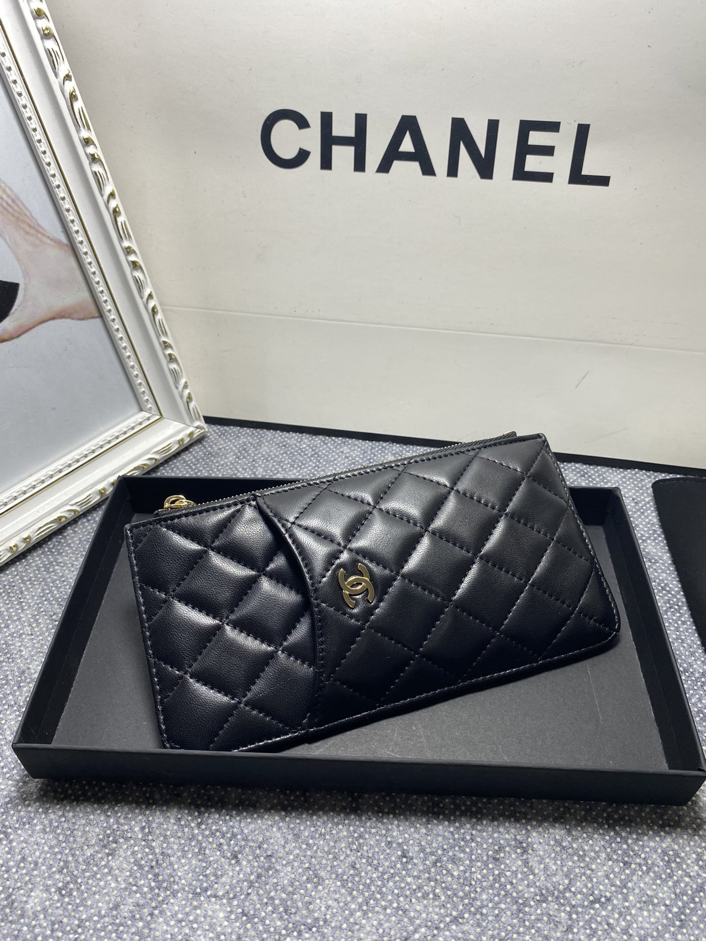 Ch*el long zipped wallet 19-11cm