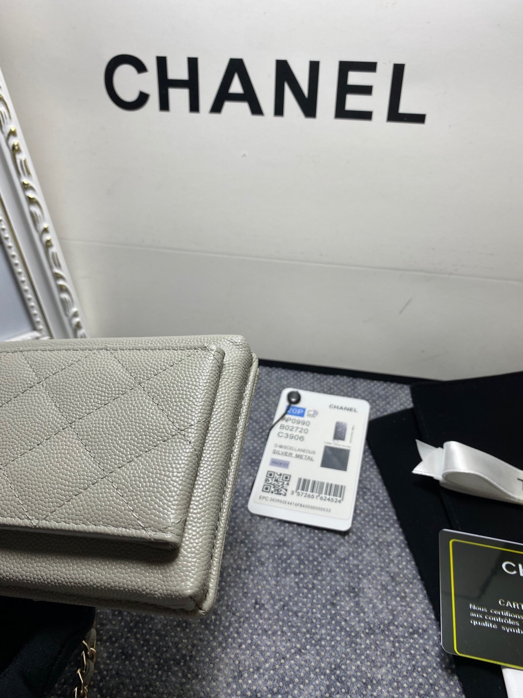 Ch*el long zipped wallet 19-11cm