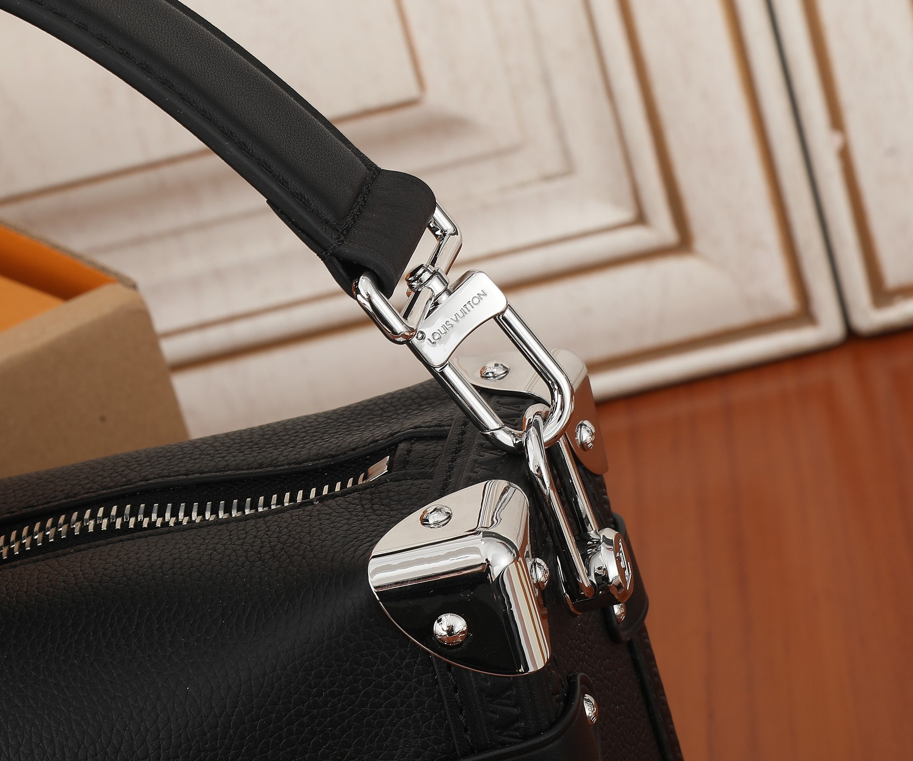 LV Side Trunk MM M25160  8.3 x 5.5 x 2.4 inches