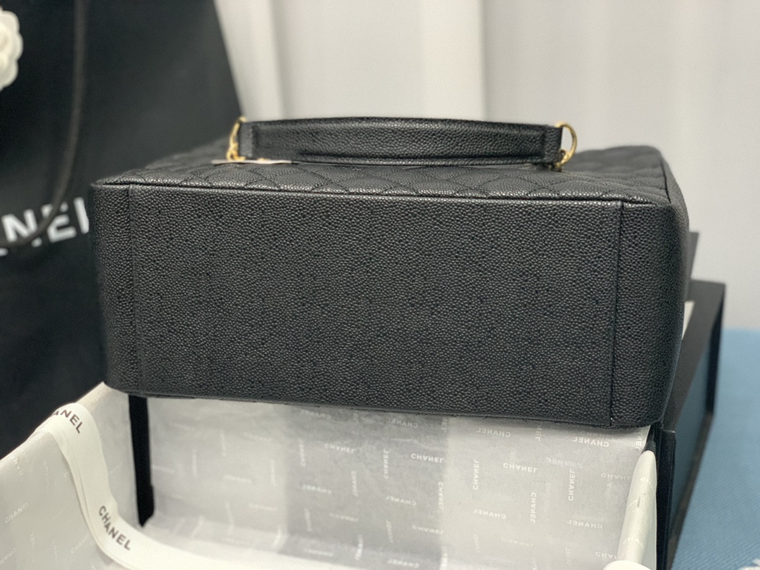Ch*el gst caviar leather hardware 24x33x13cm