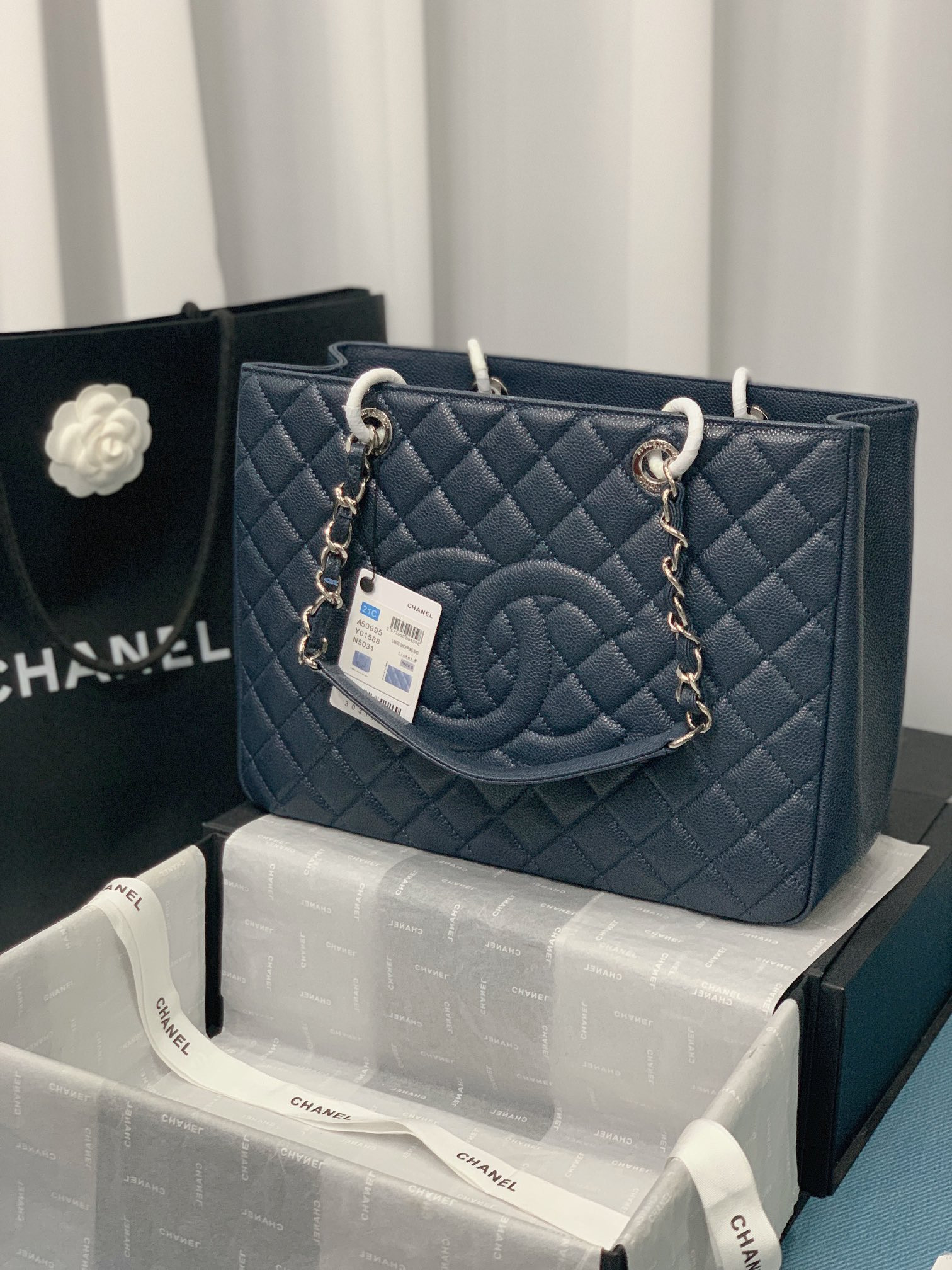 Ch*el gst caviar leather hardware 24x33x13cm