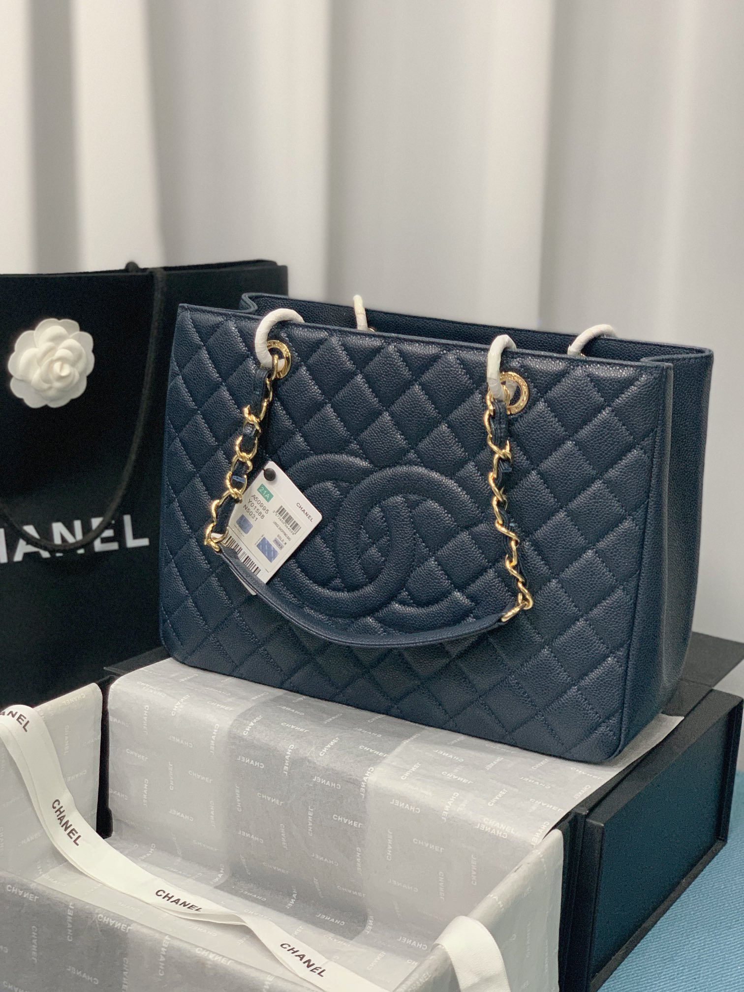 Ch*el gst caviar leather hardware 24x33x13cm