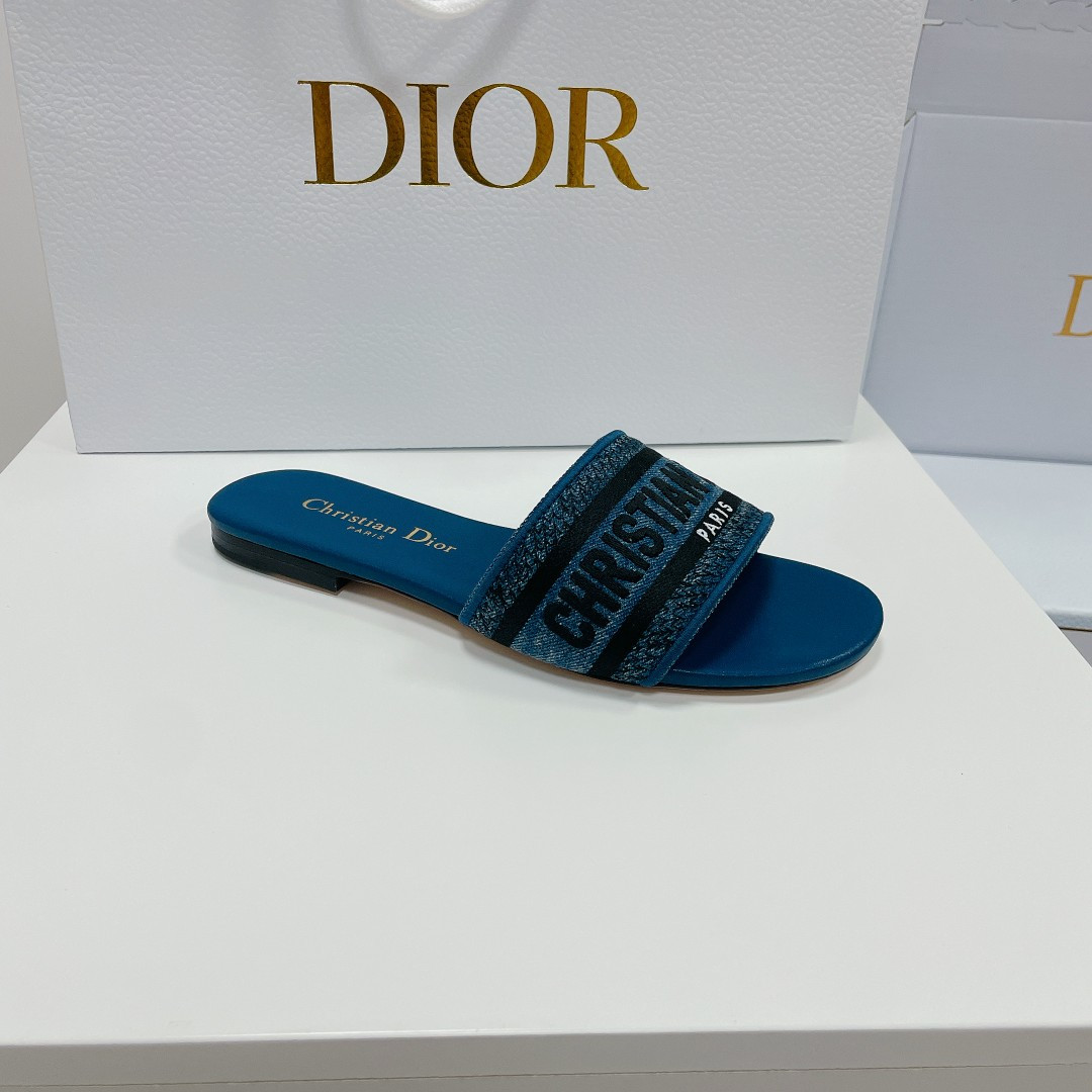 ua D*or dway slide