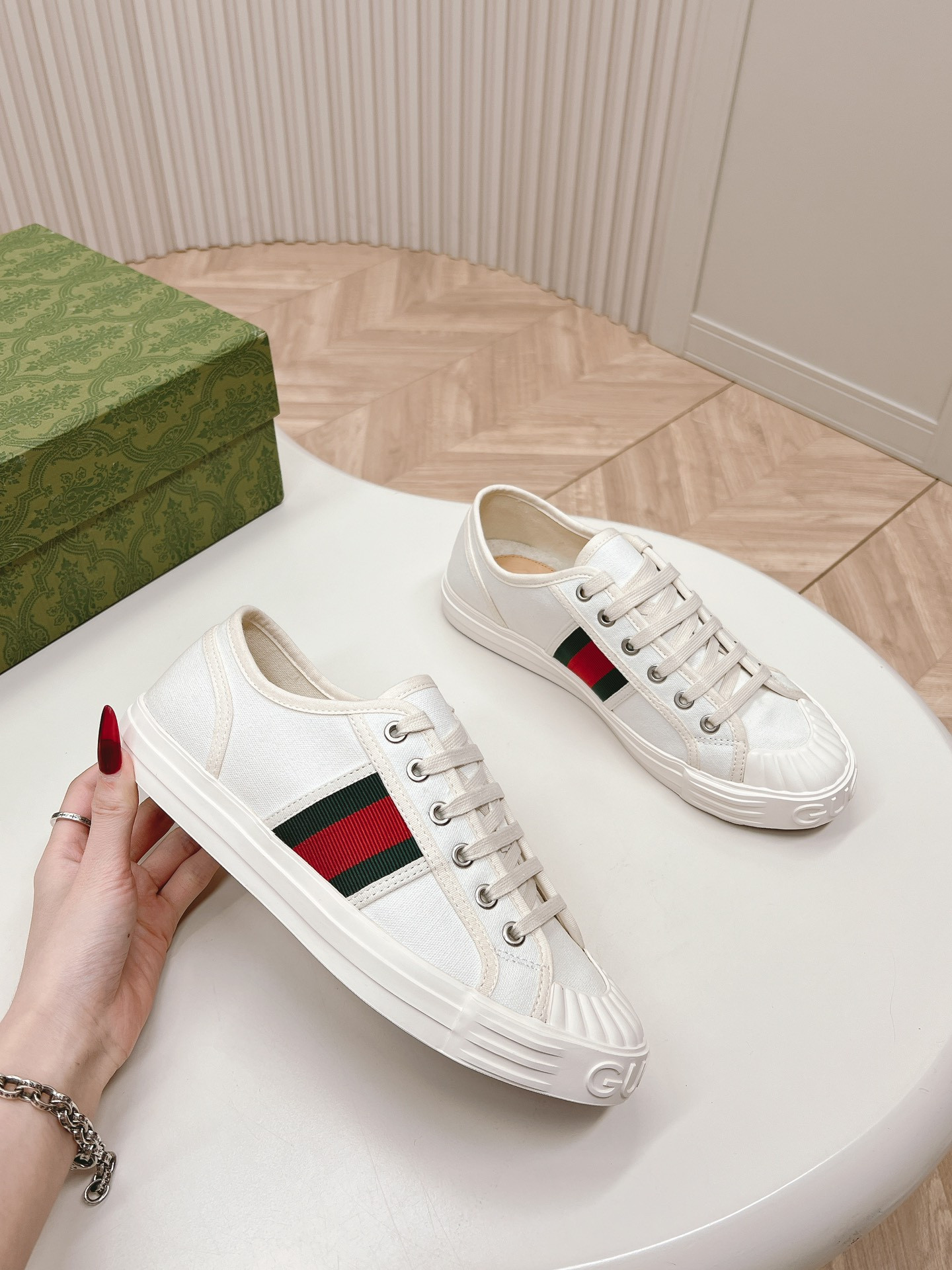 ua G*u*i sneaker with web