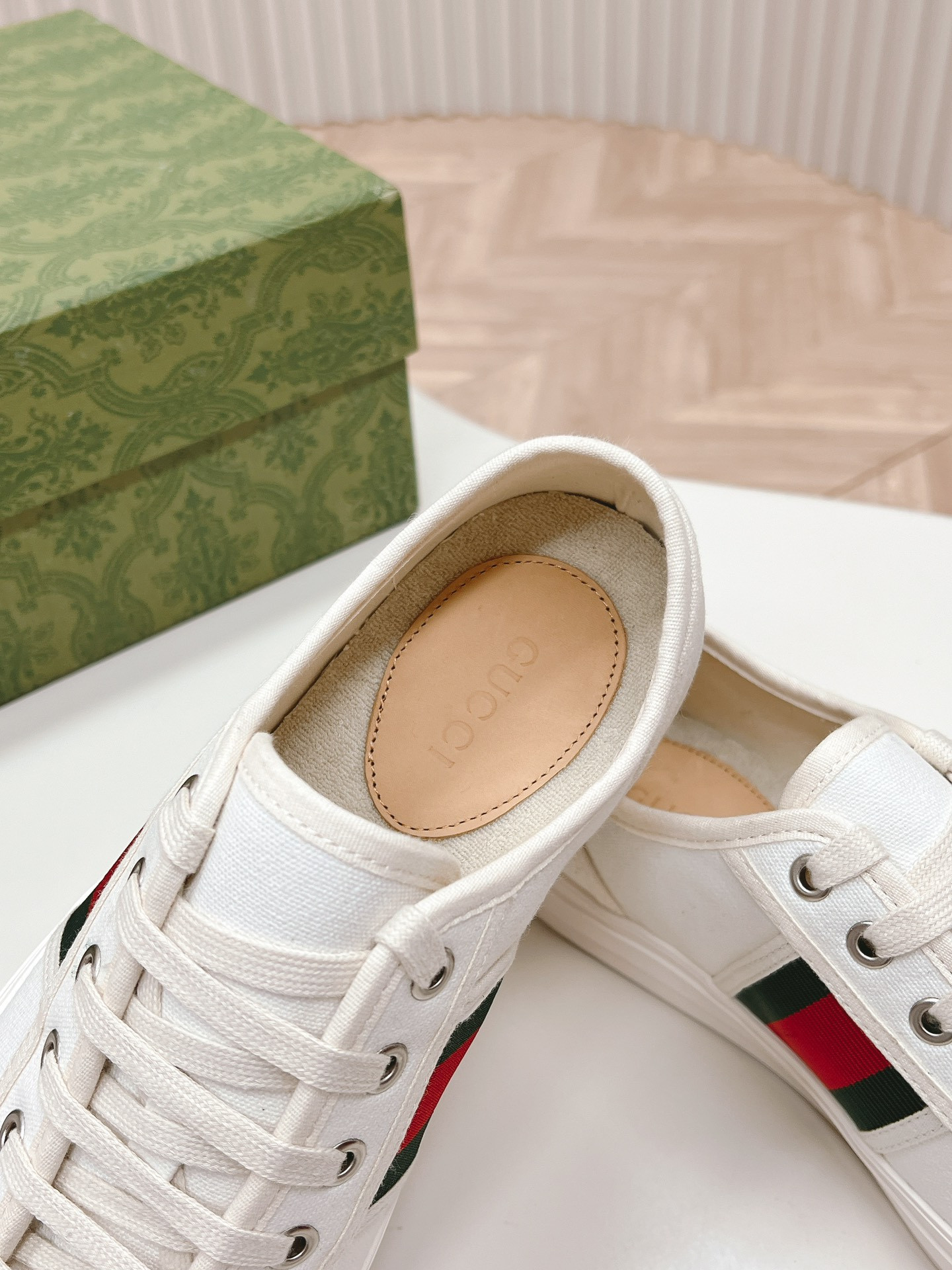 ua G*u*i sneaker with web
