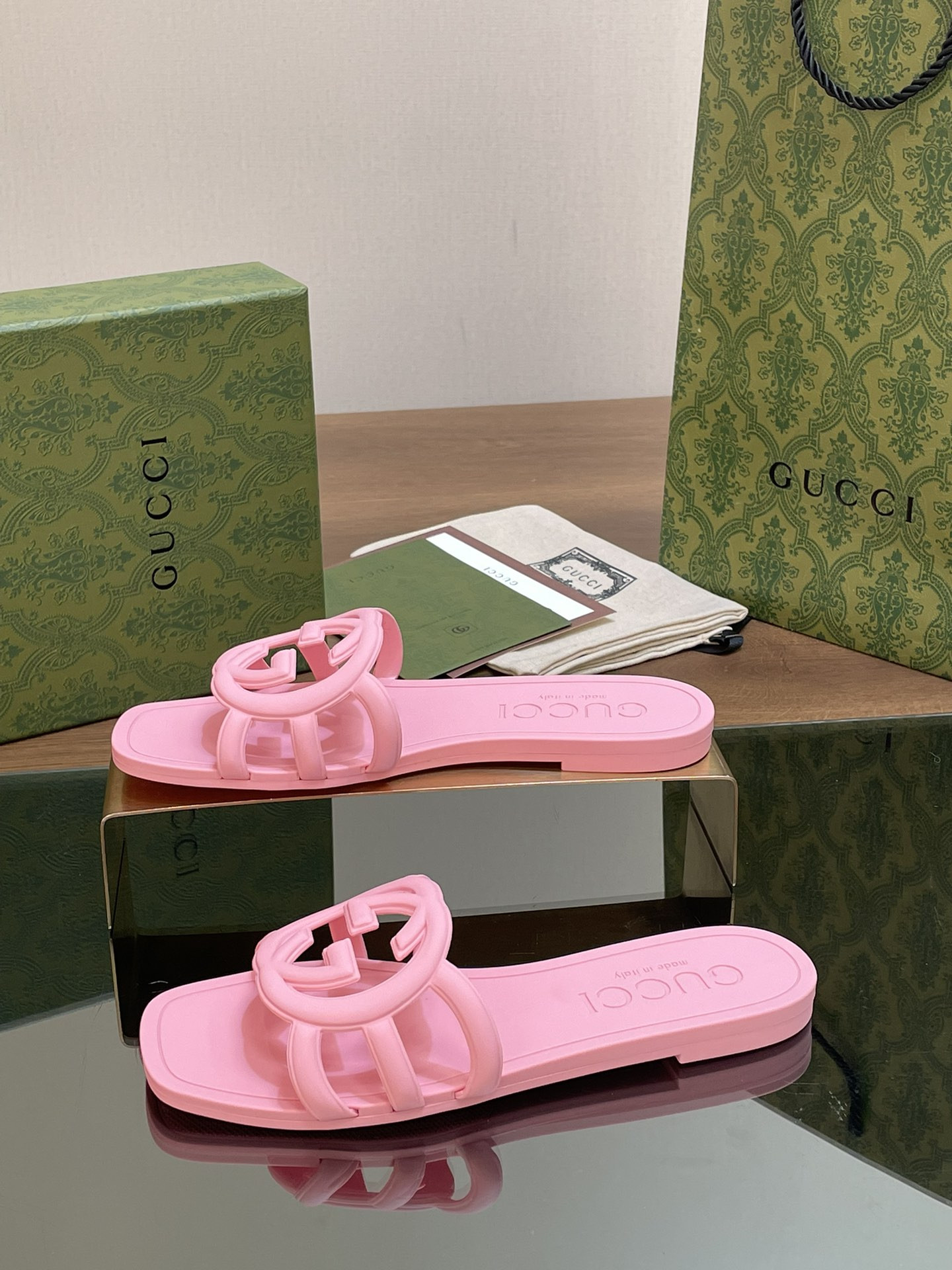 ua G*u*i interlocking g slide sandal pink