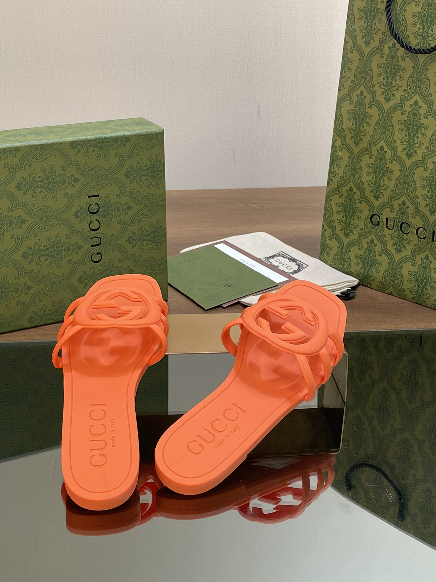 ua G*u*i interlocking g slide sandal orange