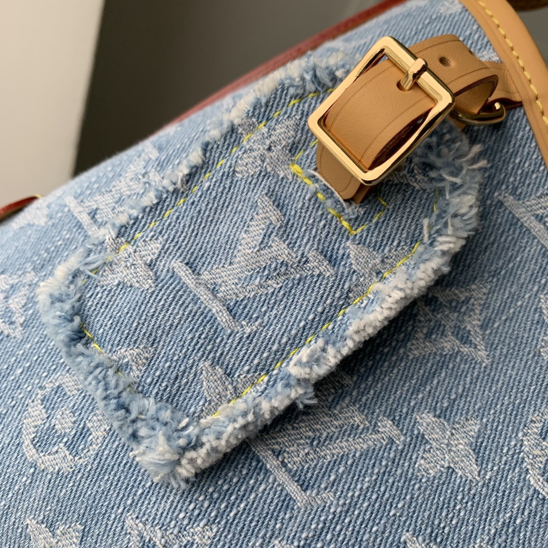 LV CarryAll PM M11462  11.4 x 9.4 x 4.7 in