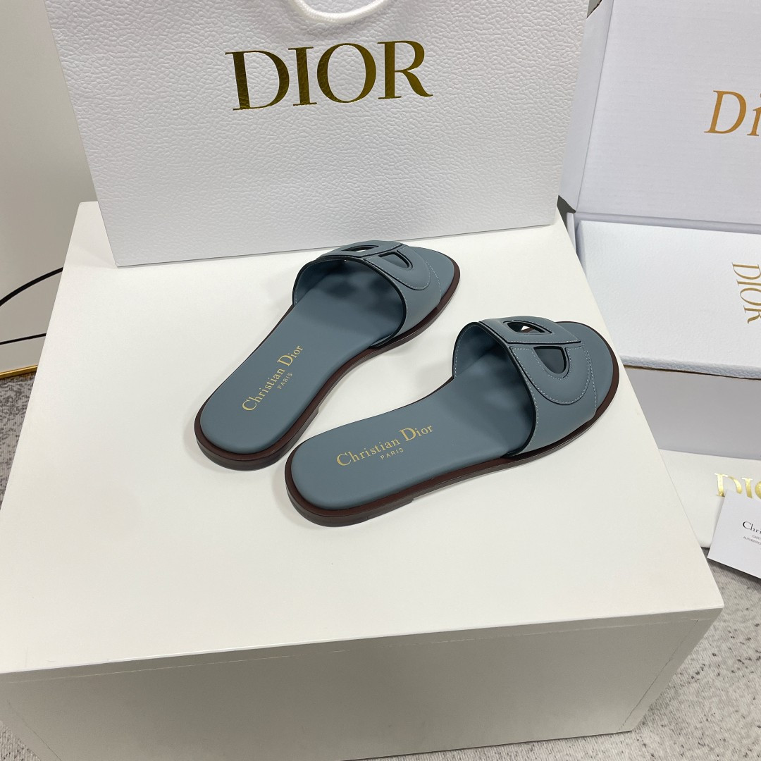 ua D*or d-club slide