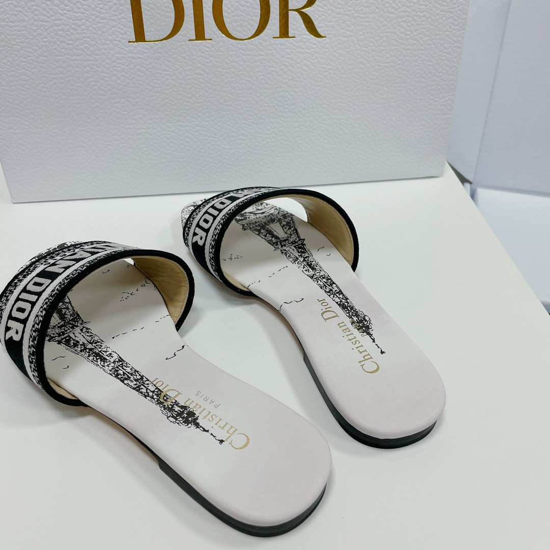 ua D*or dway slide