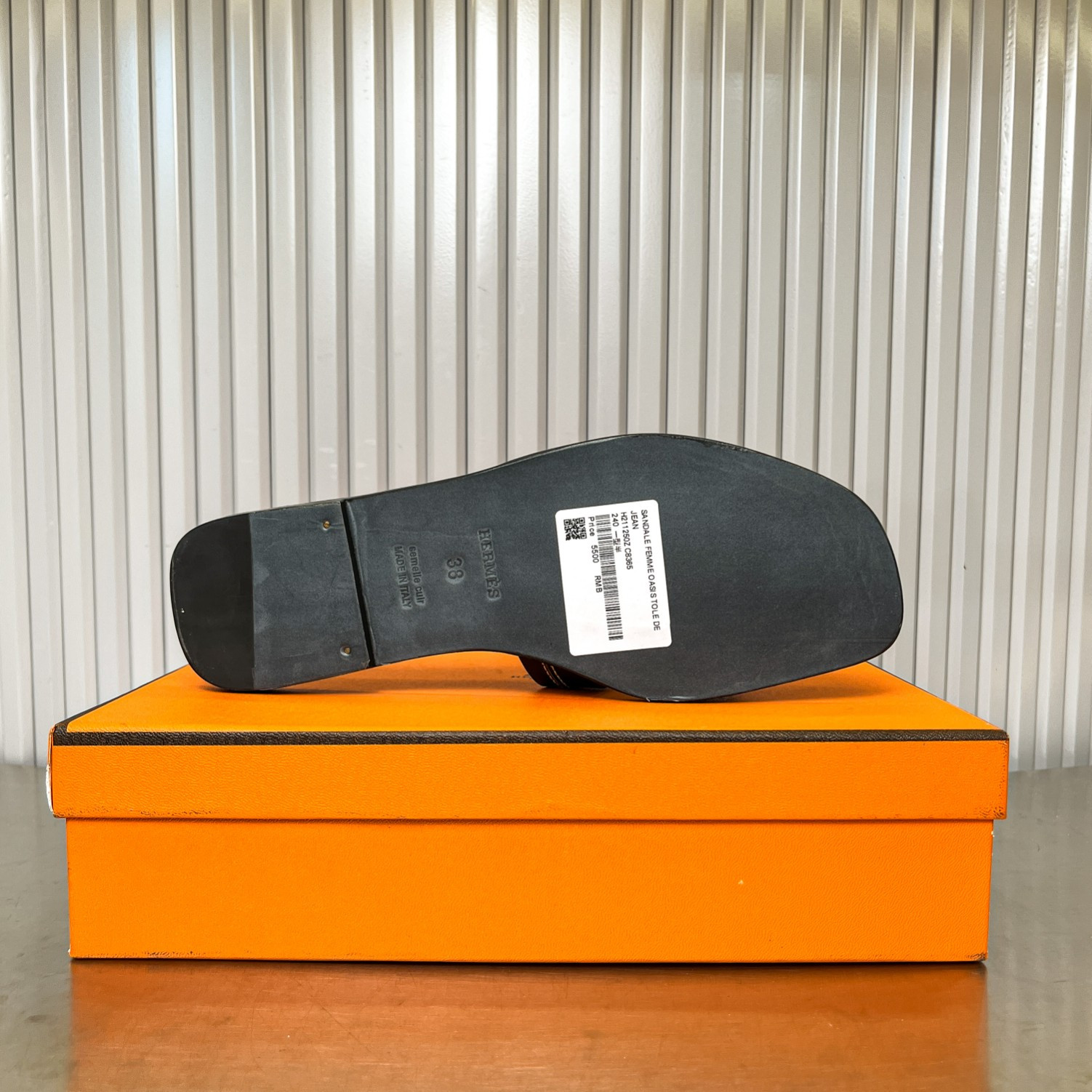 UA Hermès Oran sandal