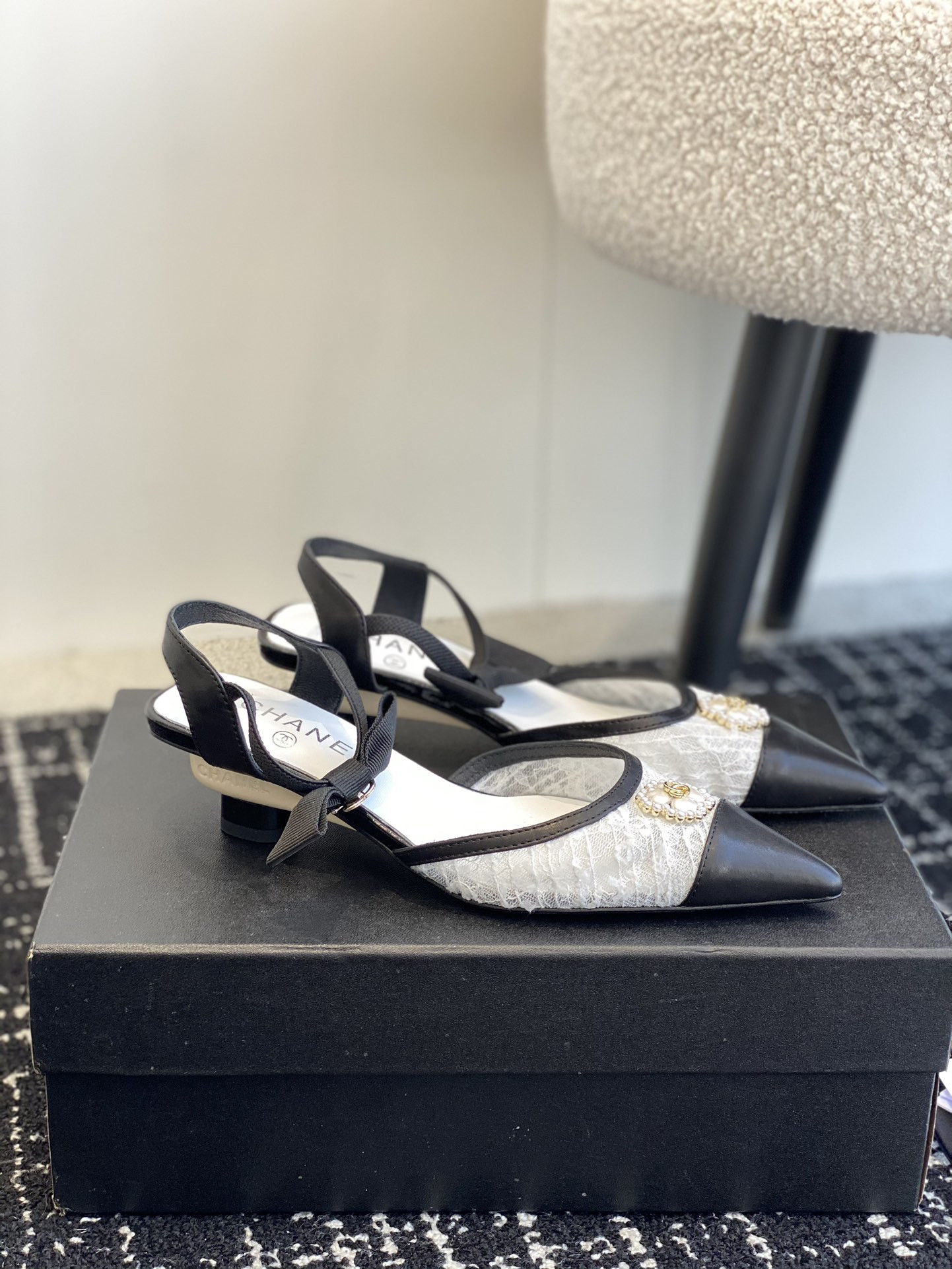ua Ch*el slingbacks