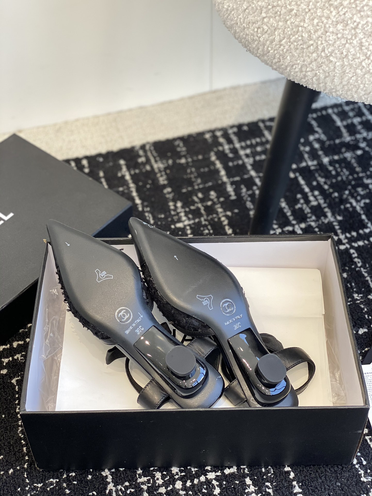 ua Ch*el slingbacks