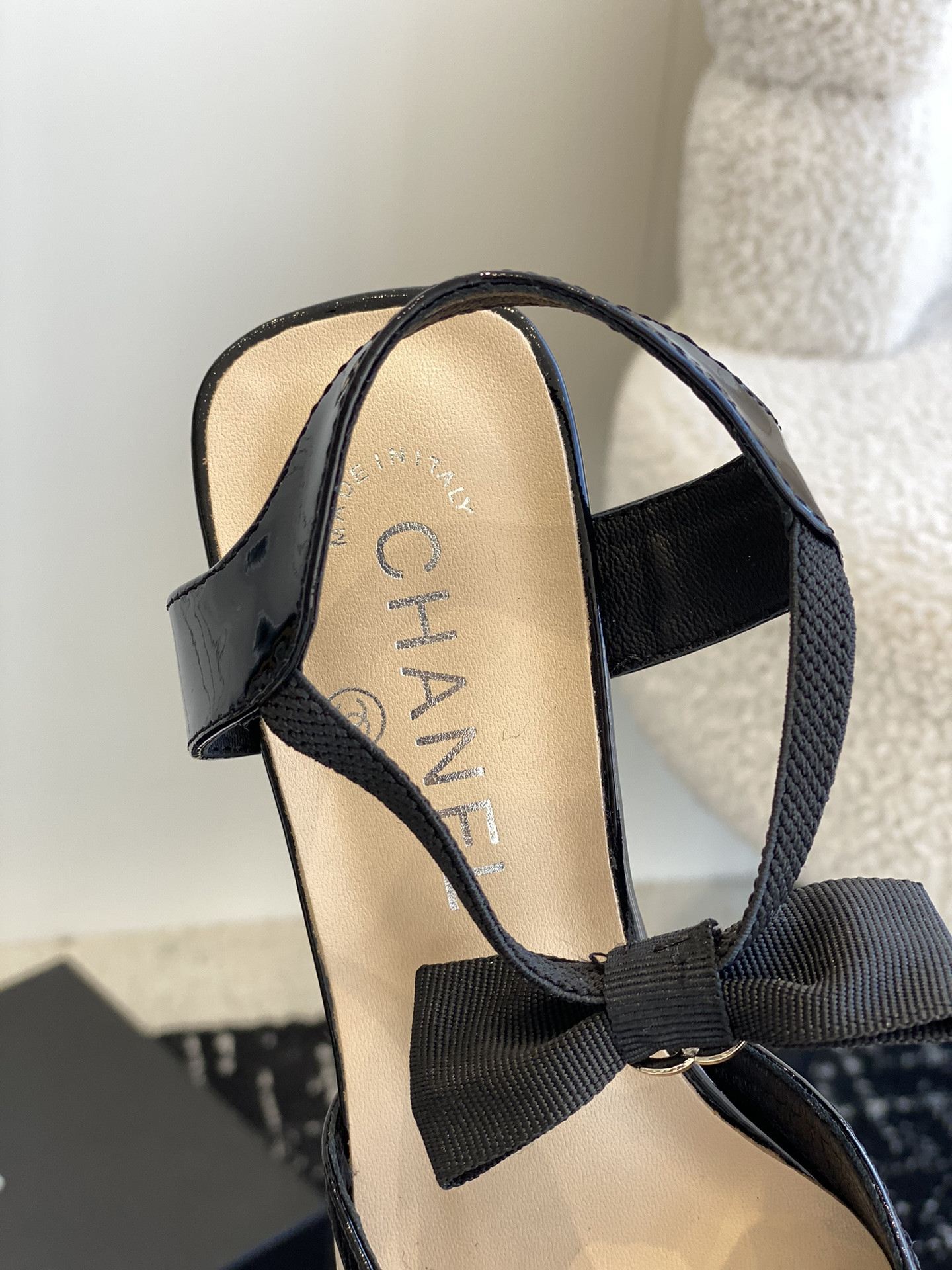 ua Ch*el slingbacks