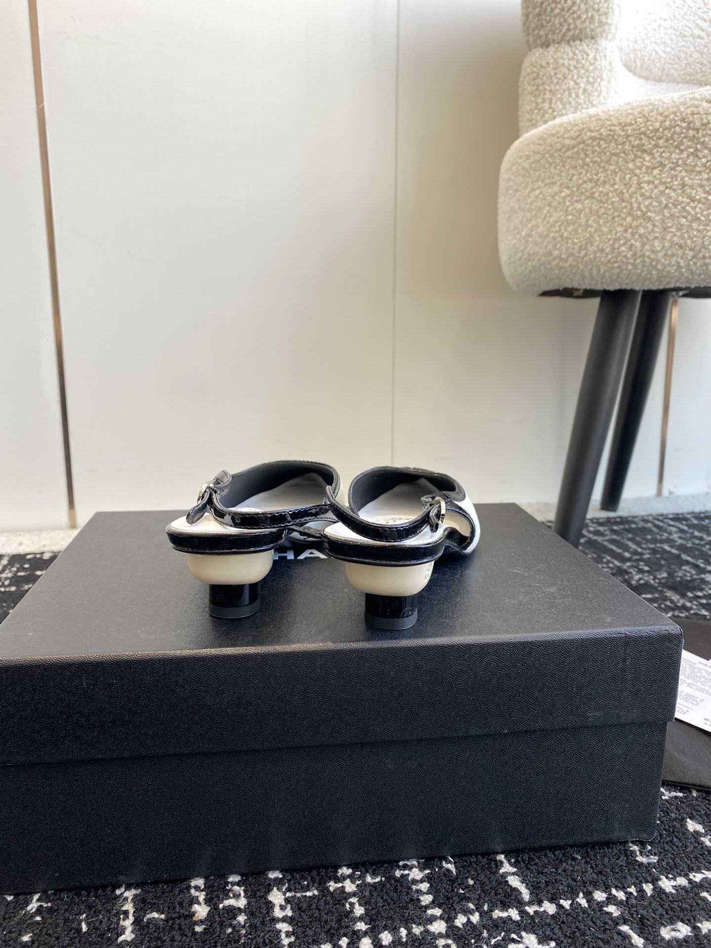 ua Ch*el slingbacks