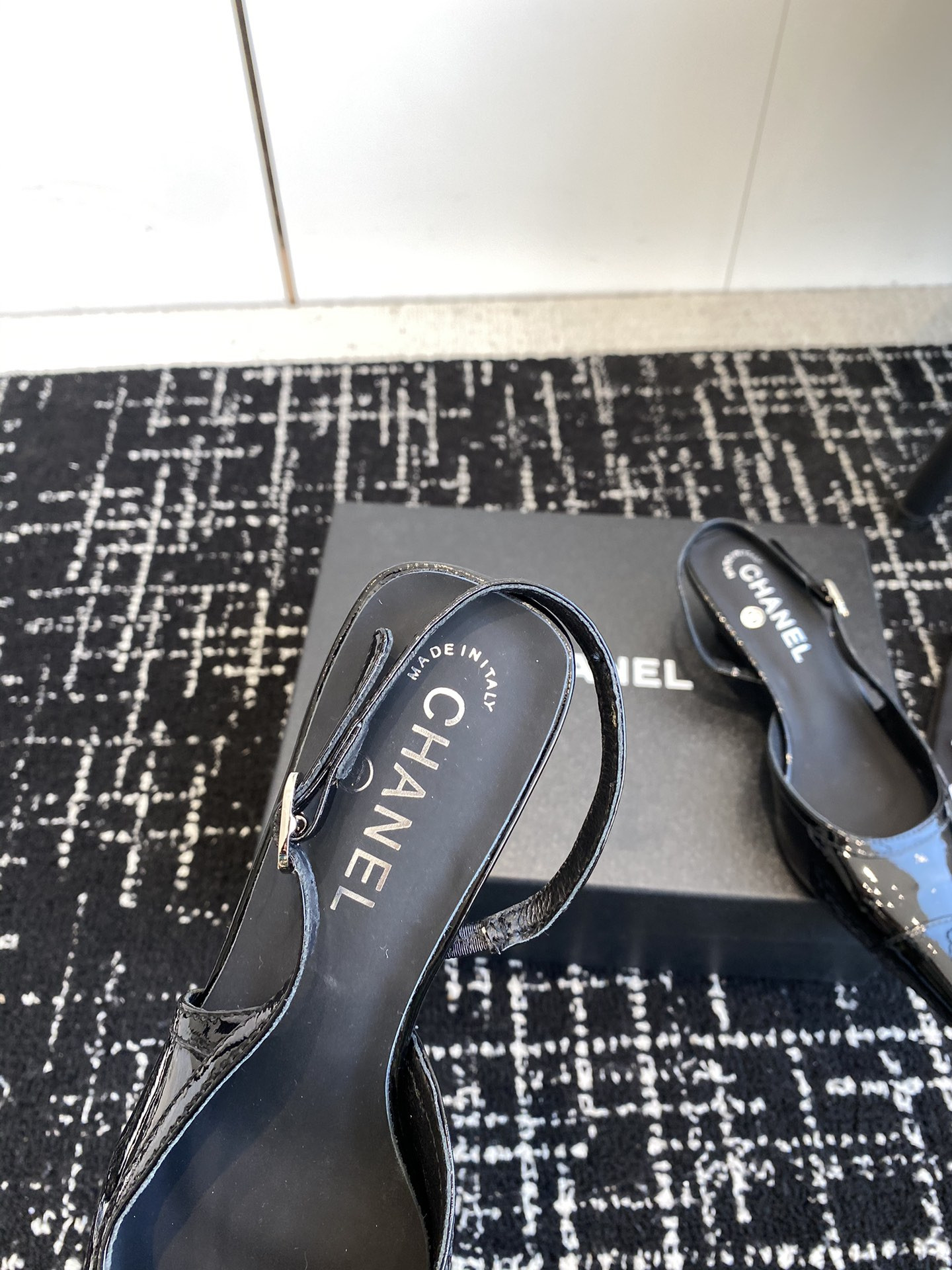 ua Ch*el slingbacks